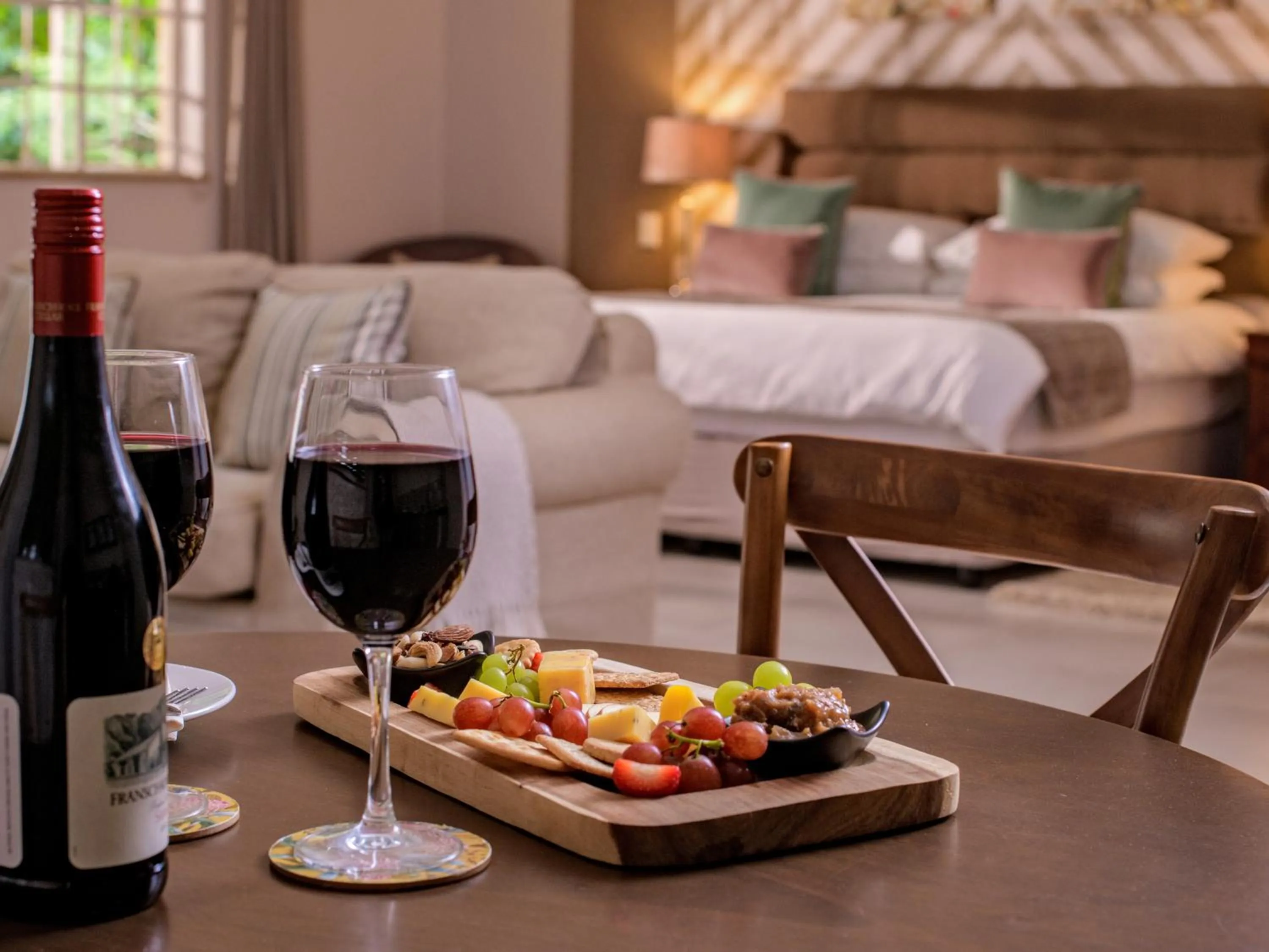 room service, Bed in Monkey Thorn Lodge & Wellness Spa - Adults Only