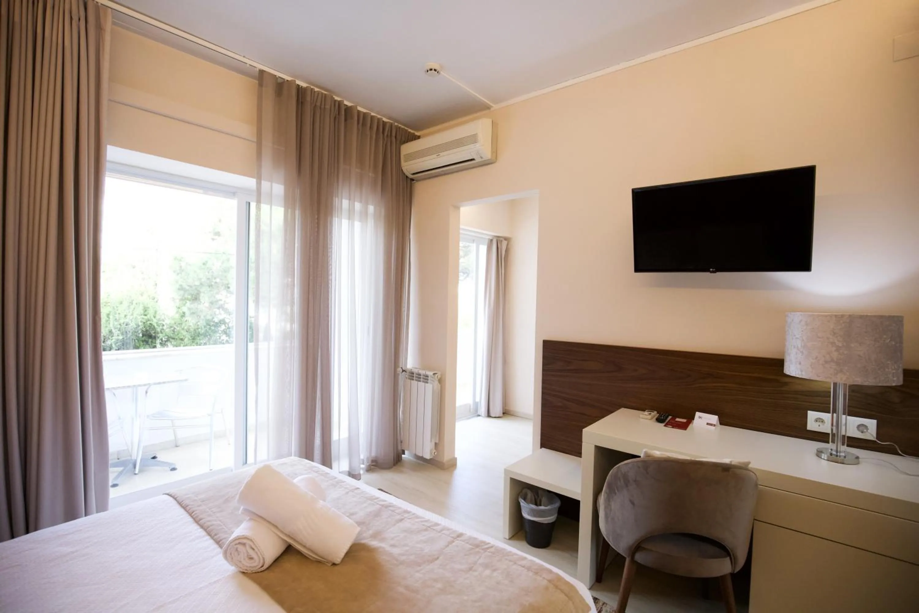 Balcony/Terrace, Bed in Hotel Lido