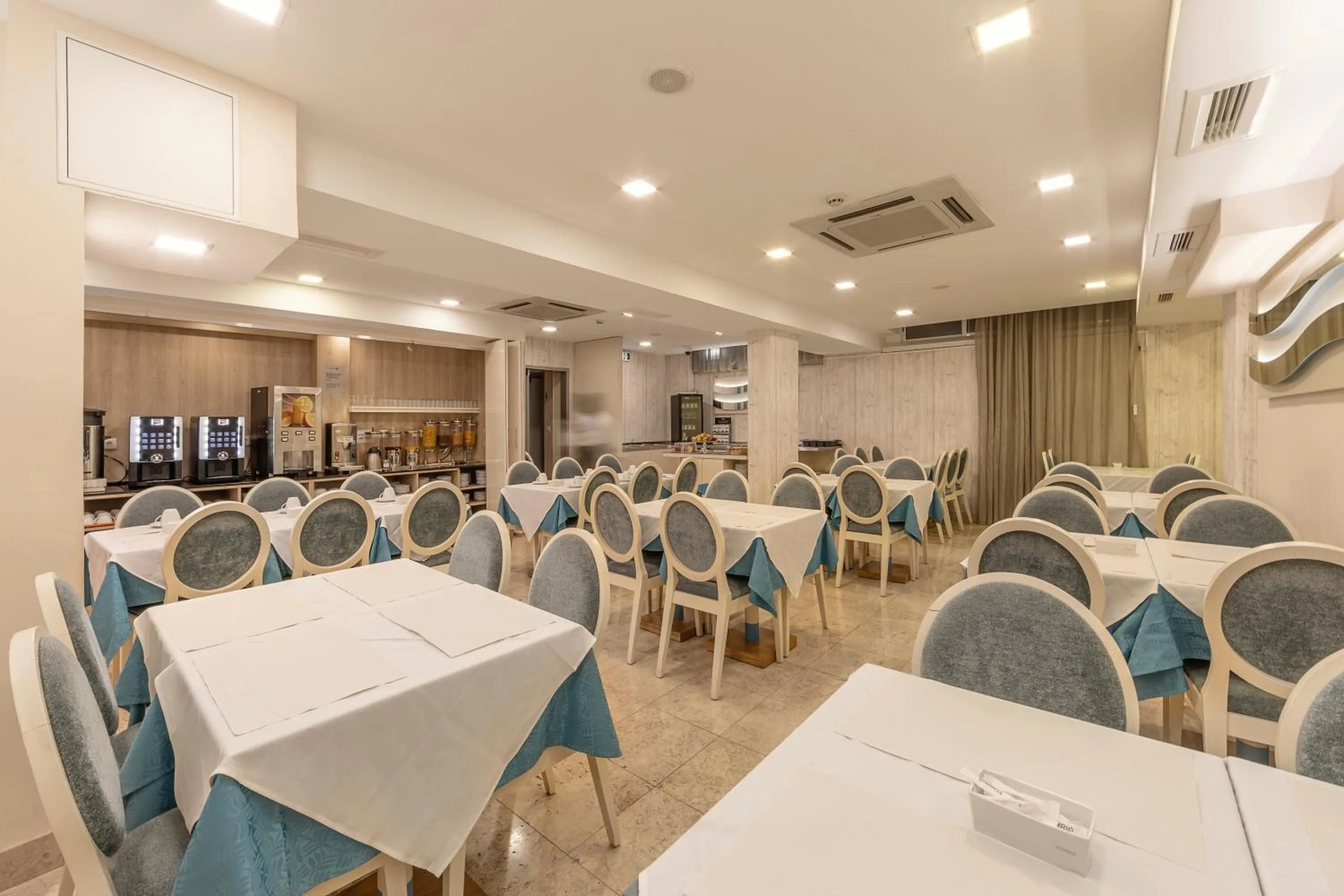 Restaurant/places to eat in Hotel Lido