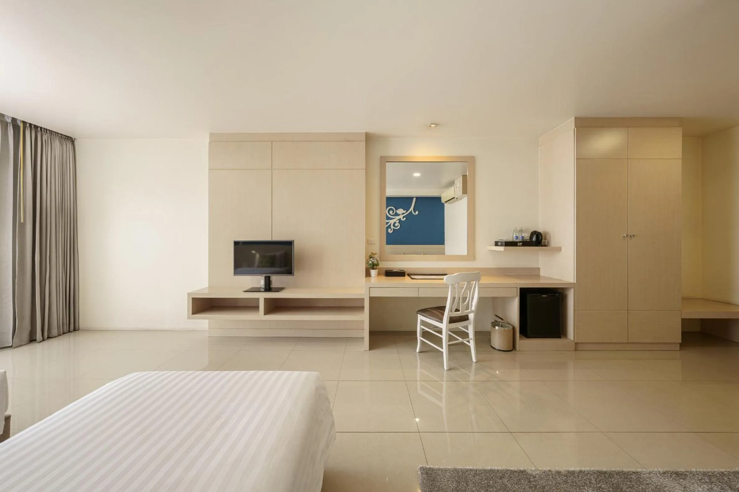 Bed in Jolly Suites&Spa Petkasem