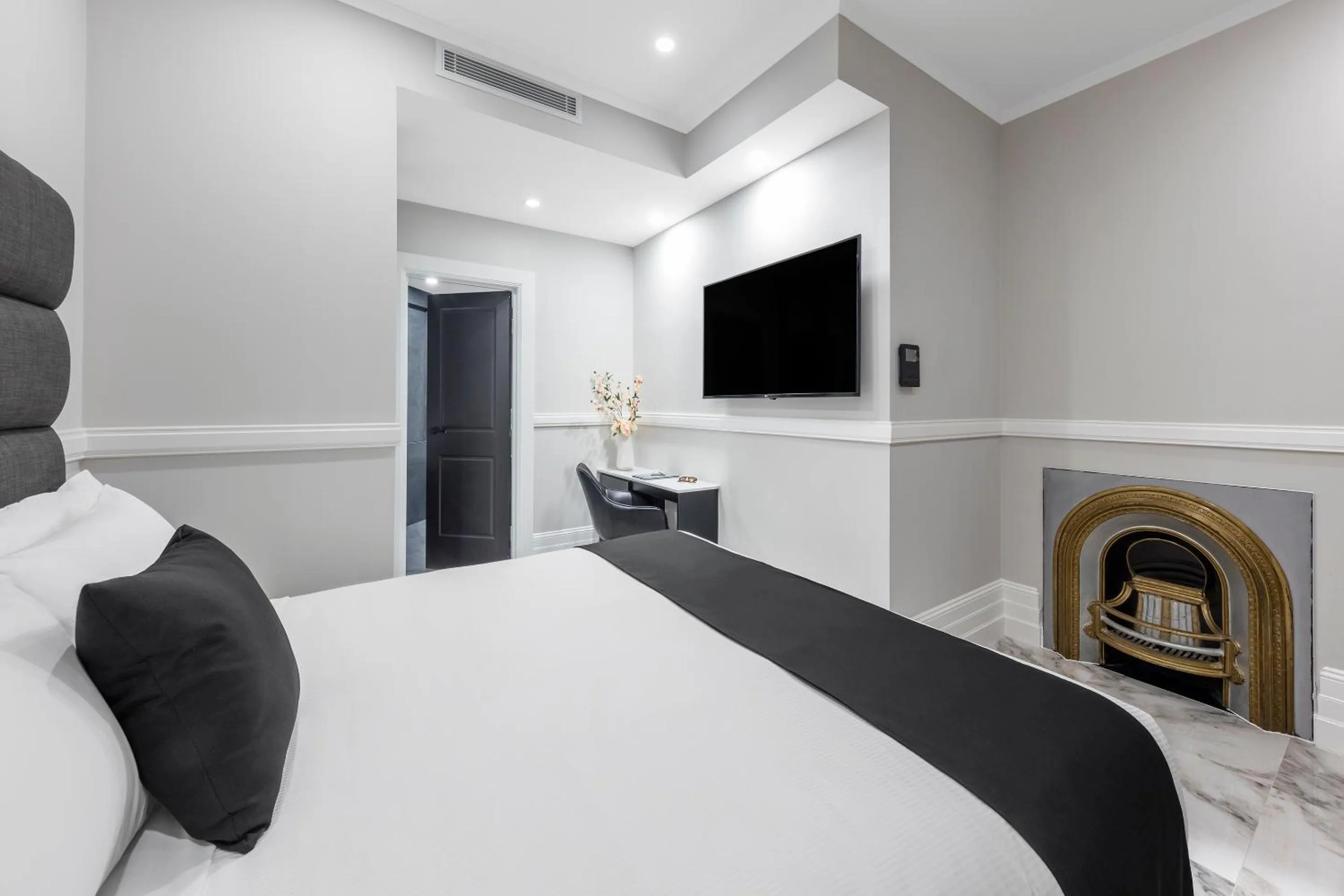 Photo of the whole room, Bed in Gladius Hotel & Suites-Parramatta Marsden Street