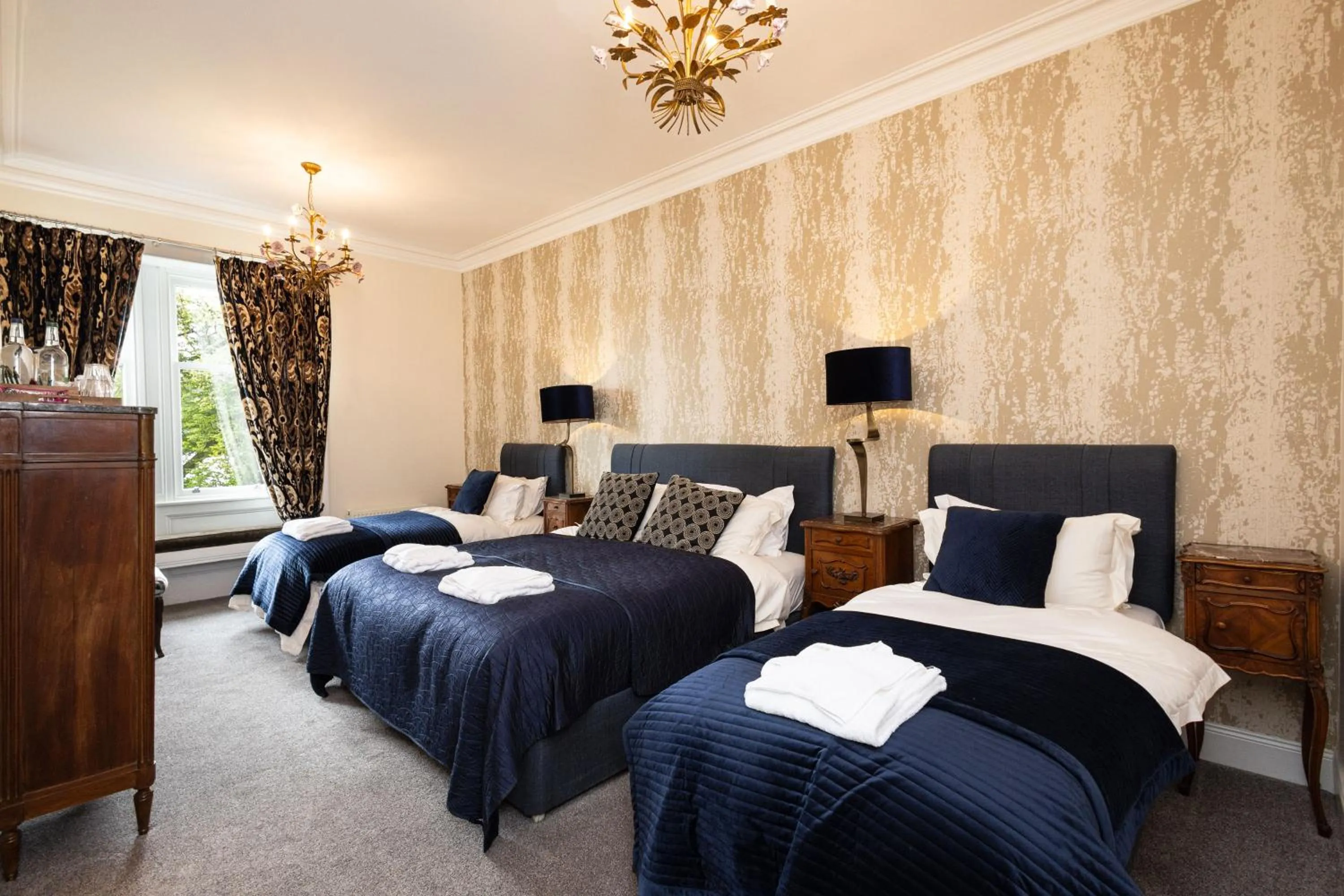 Bedroom, Bed in Altskeith Country House