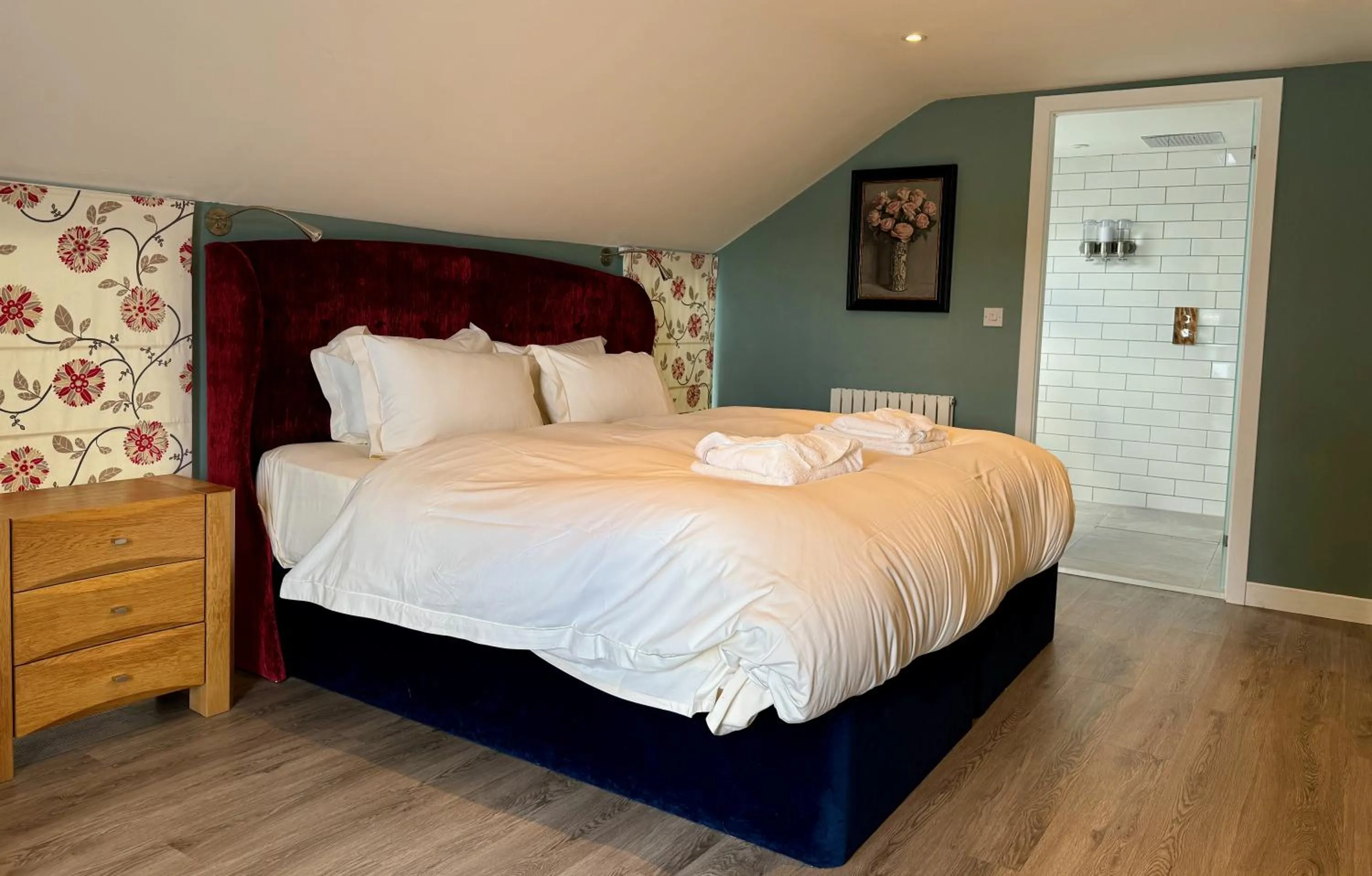 Bedroom, Bed in Altskeith Country House