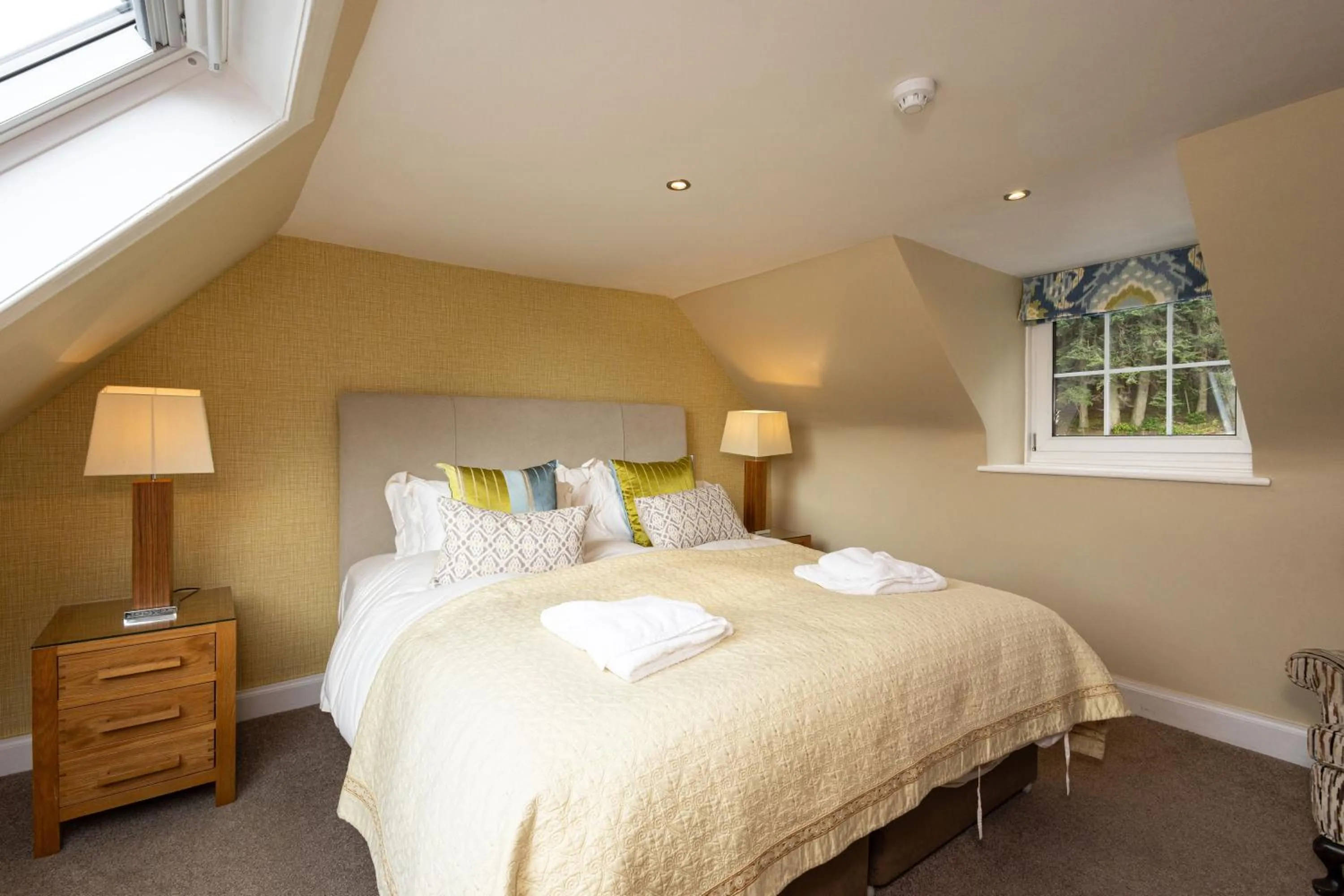 Bedroom, Bed in Altskeith Country House