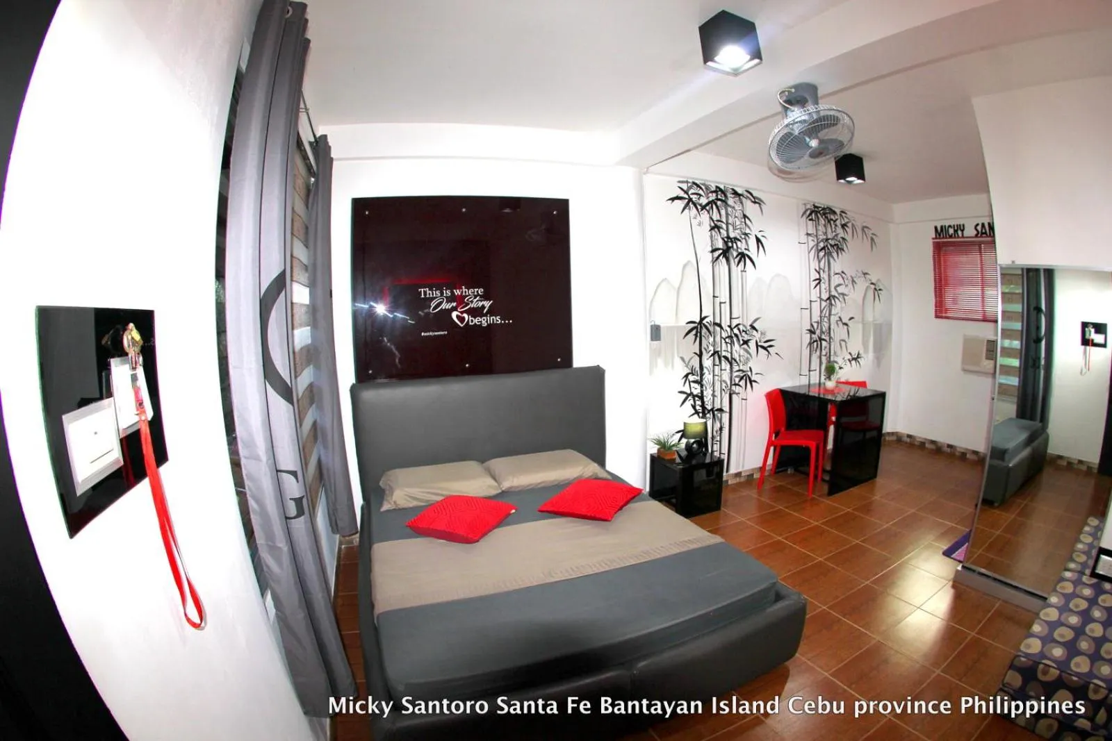 Seating area, Bed in Micky Santoro Hotel & Restaurant