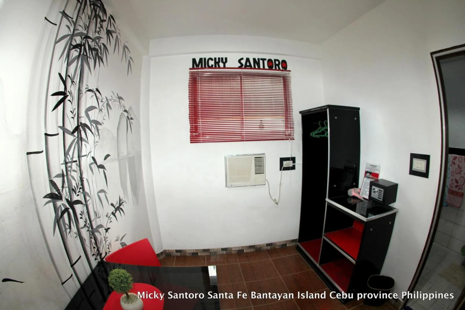 Micky Santoro Hotel & Restaurant