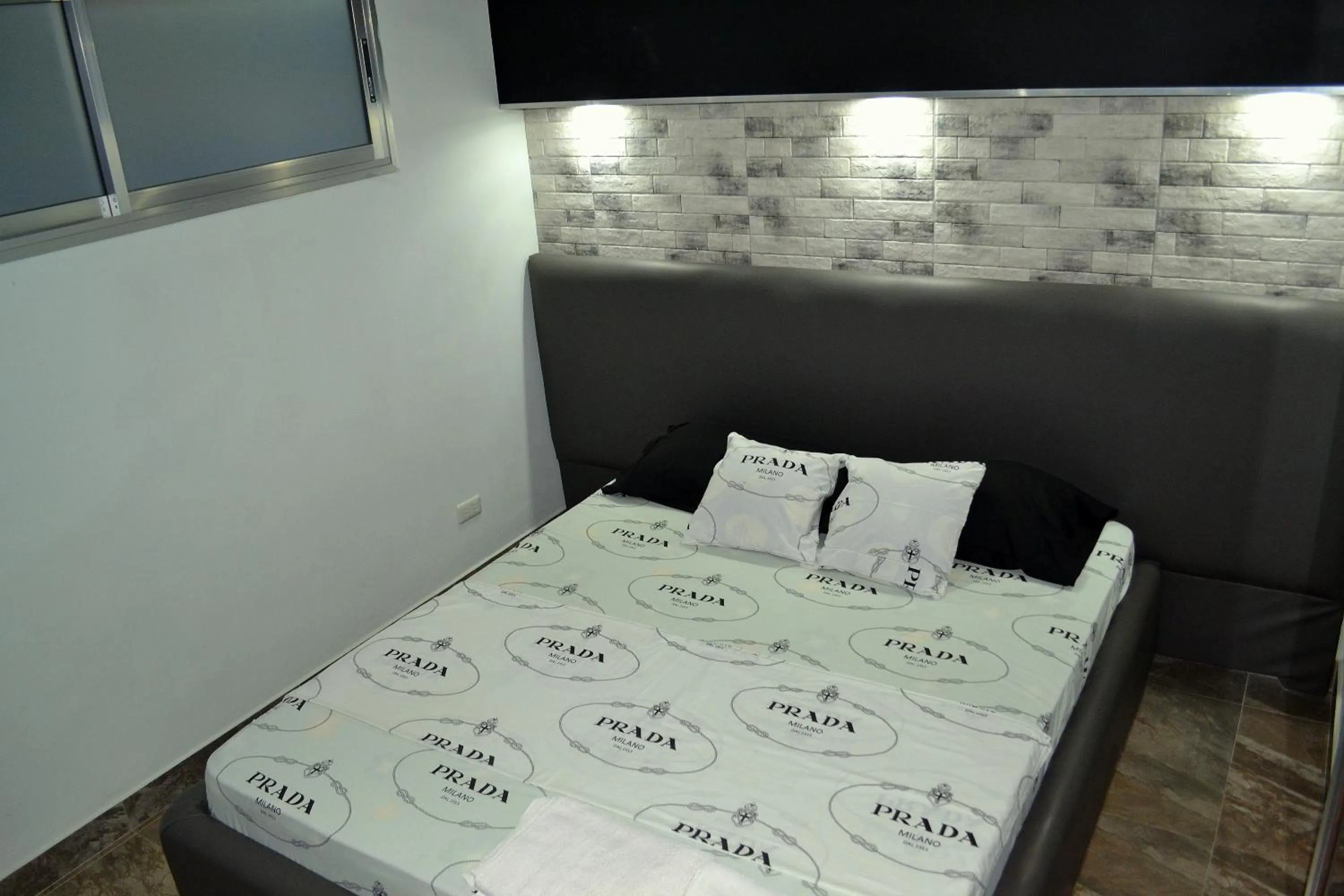 Bed in Micky Santoro -Apartments