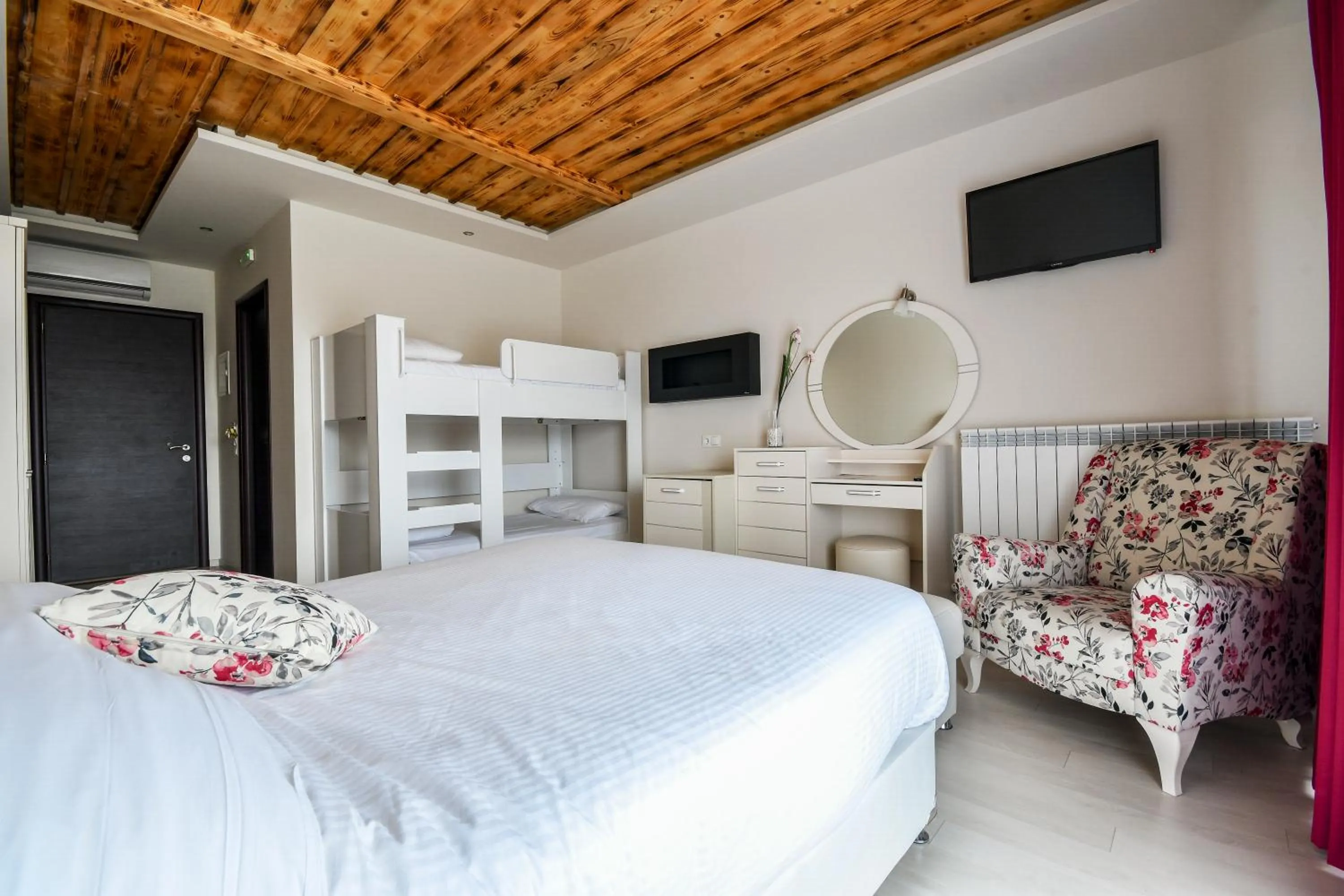 Bed in Arhontiko Liamas