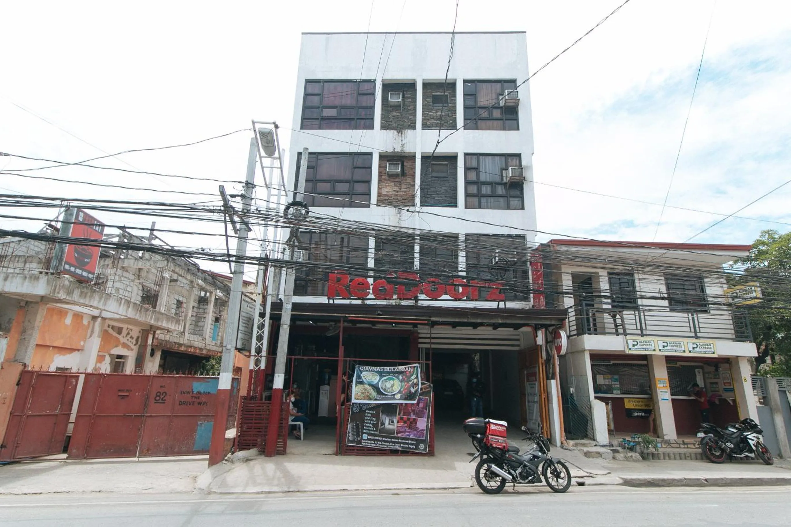 Property building in RedDoorz at DBuilders Rooms Lower Bicutan