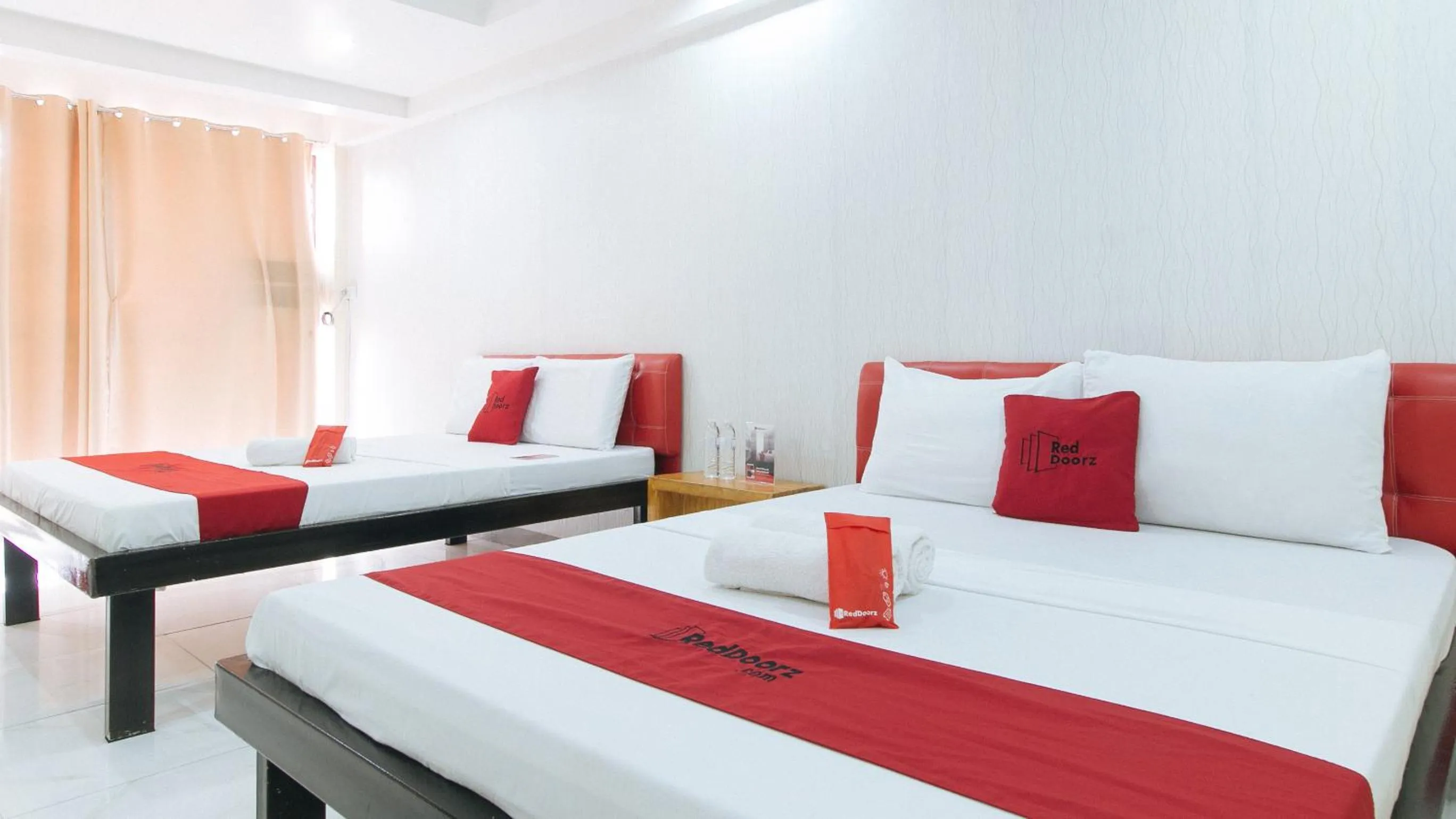 Bed in RedDoorz at DBuilders Rooms Lower Bicutan