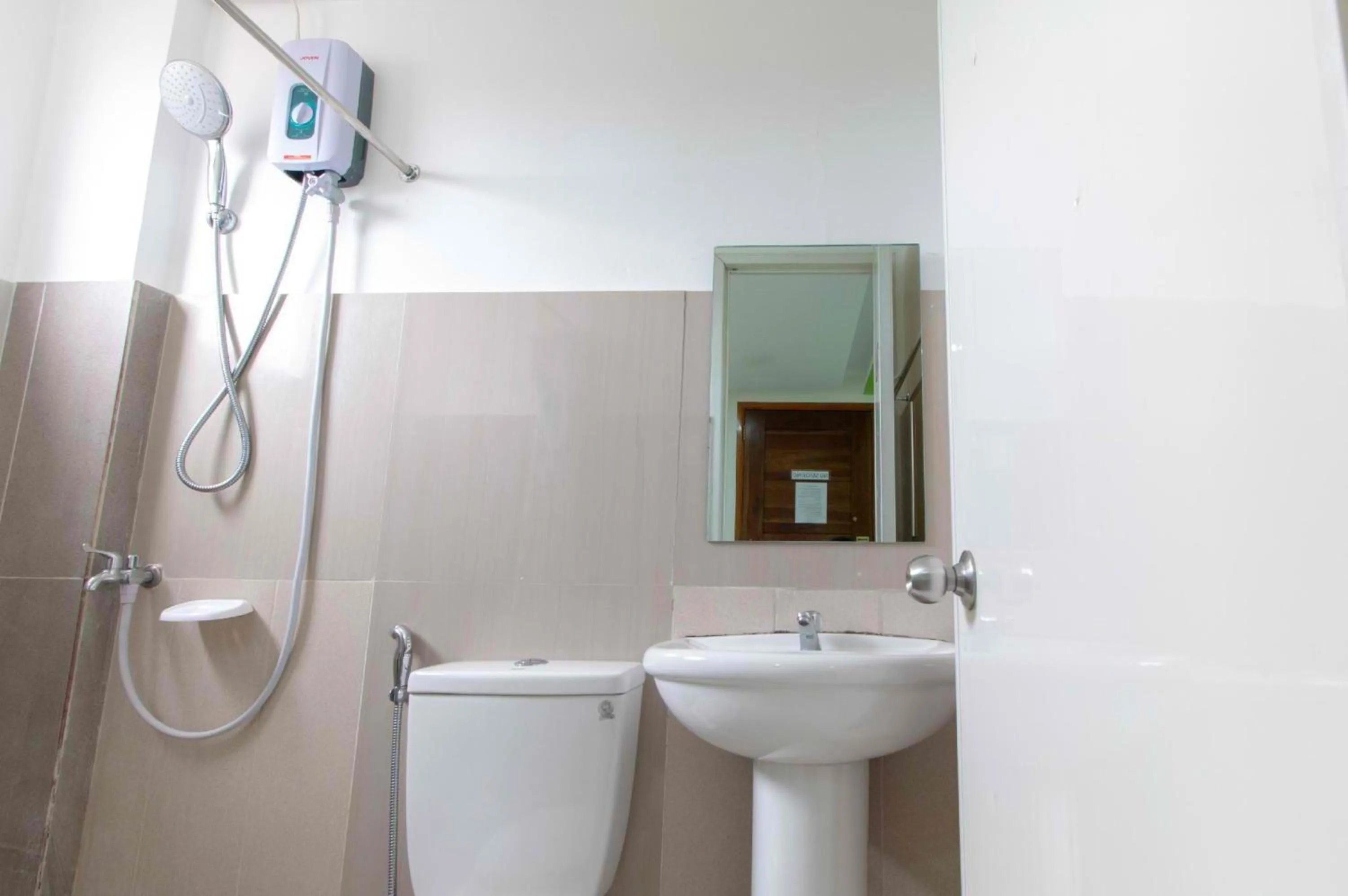 Bathroom in RedDoorz at DBuilders Rooms Lower Bicutan