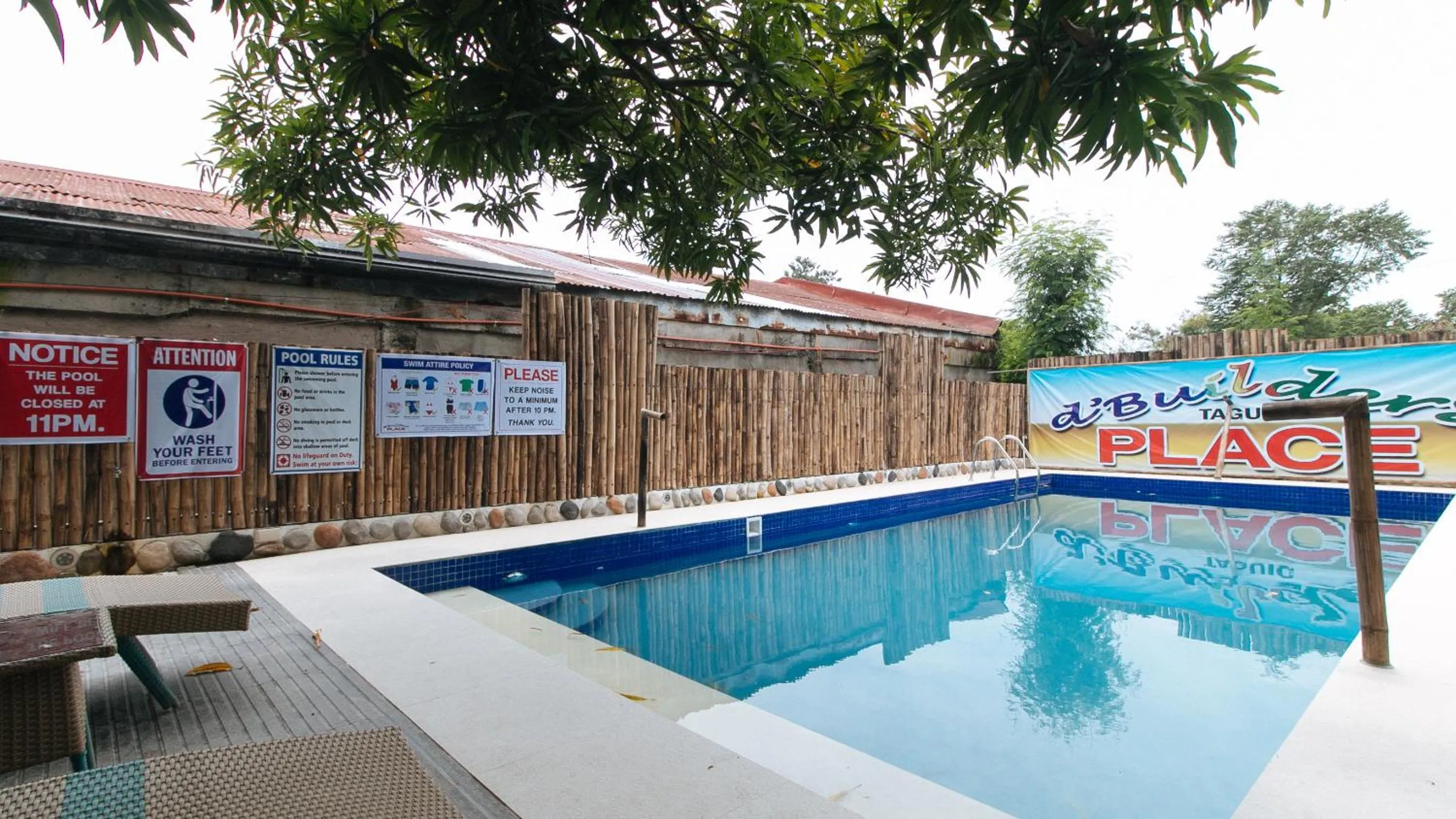 Swimming pool in RedDoorz at DBuilders Rooms Lower Bicutan