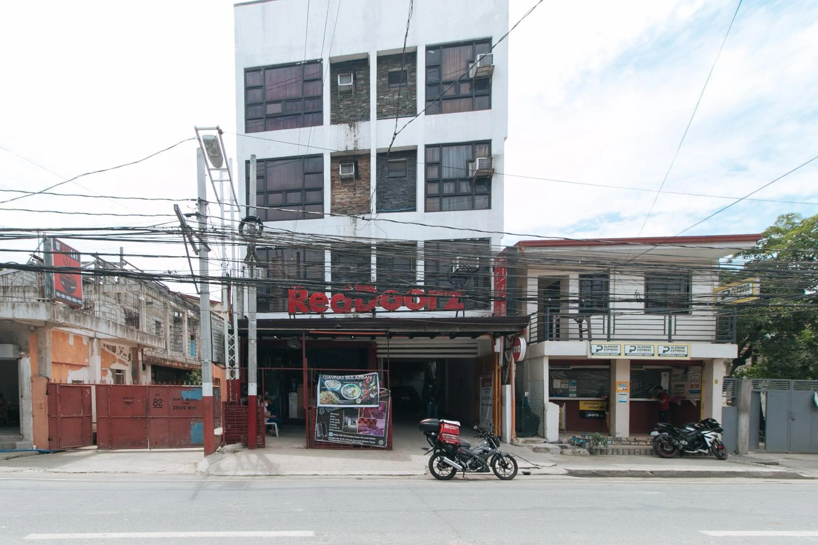 Property building in RedDoorz at DBuilders Rooms Lower Bicutan