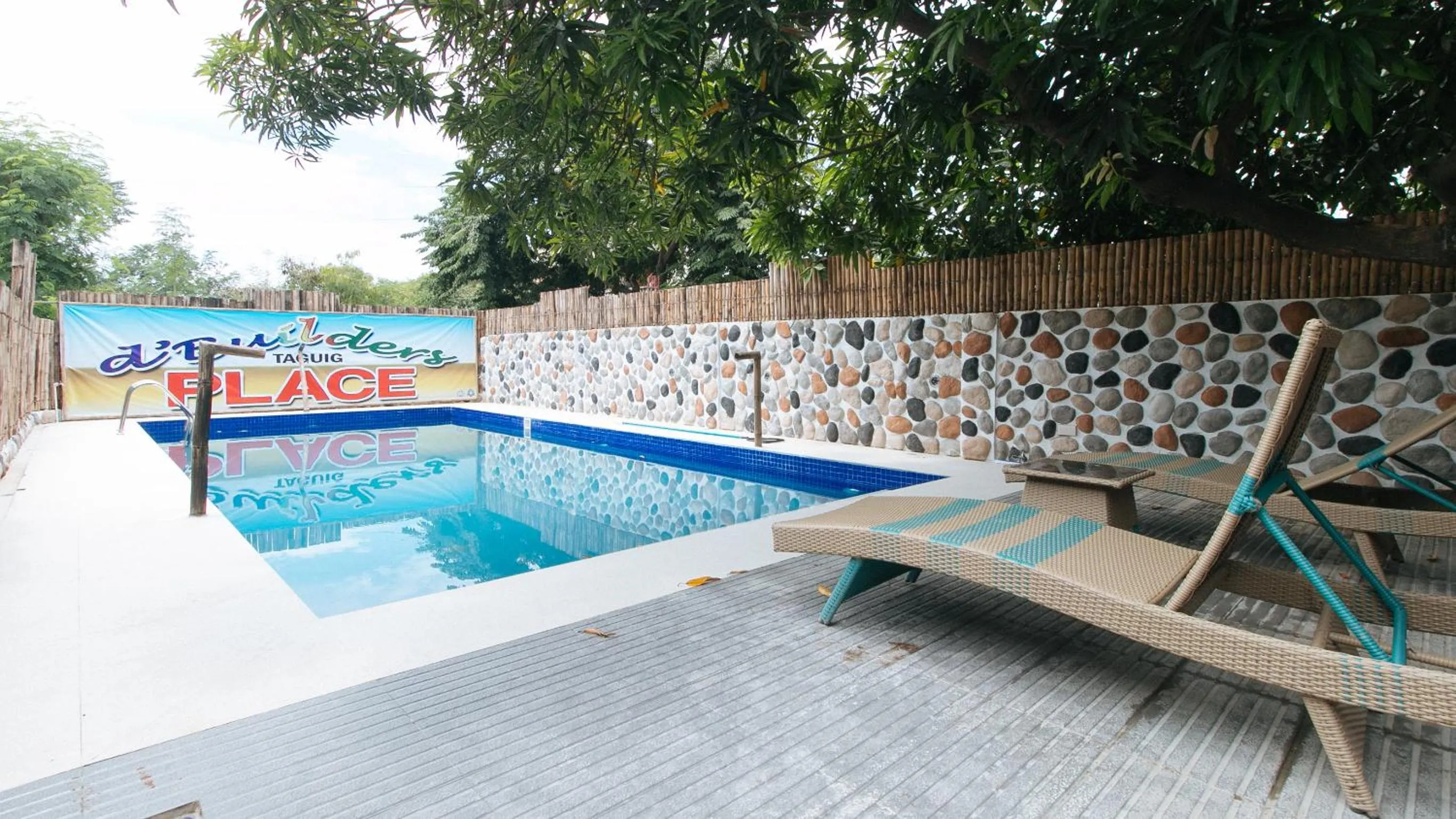 Swimming pool in RedDoorz at DBuilders Rooms Lower Bicutan