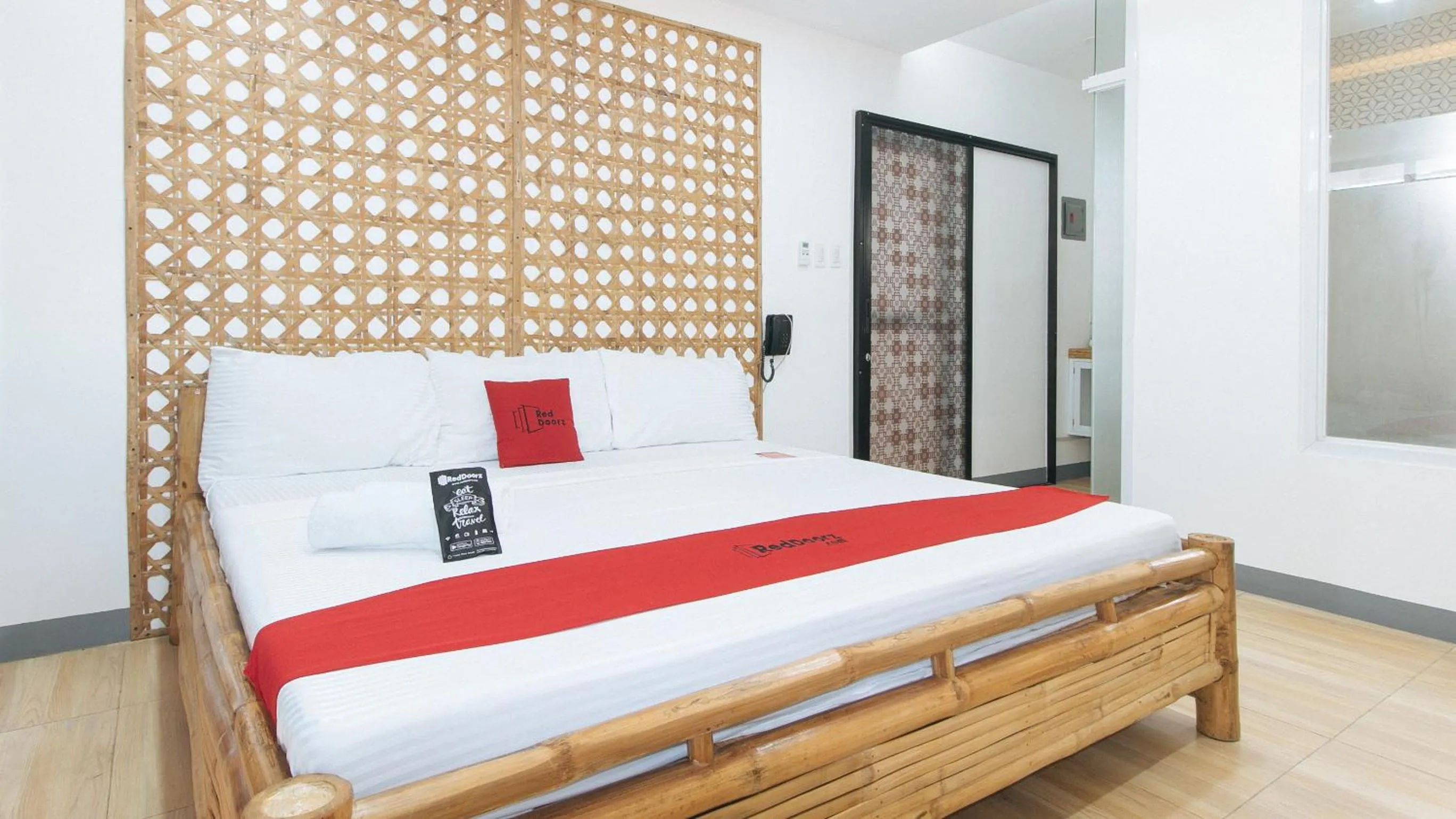 Bed in RedDoorz at DBuilders Rooms Lower Bicutan