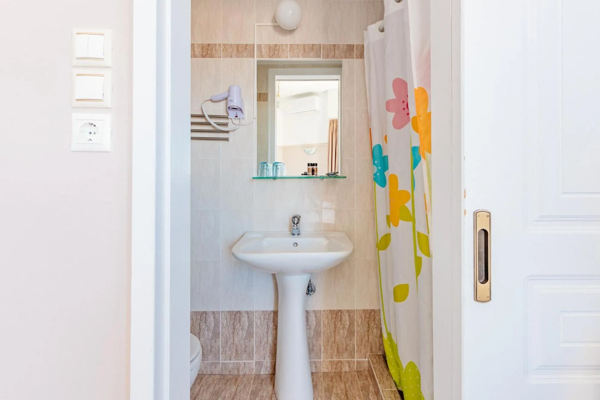 Bathroom in Phaedra Hotel