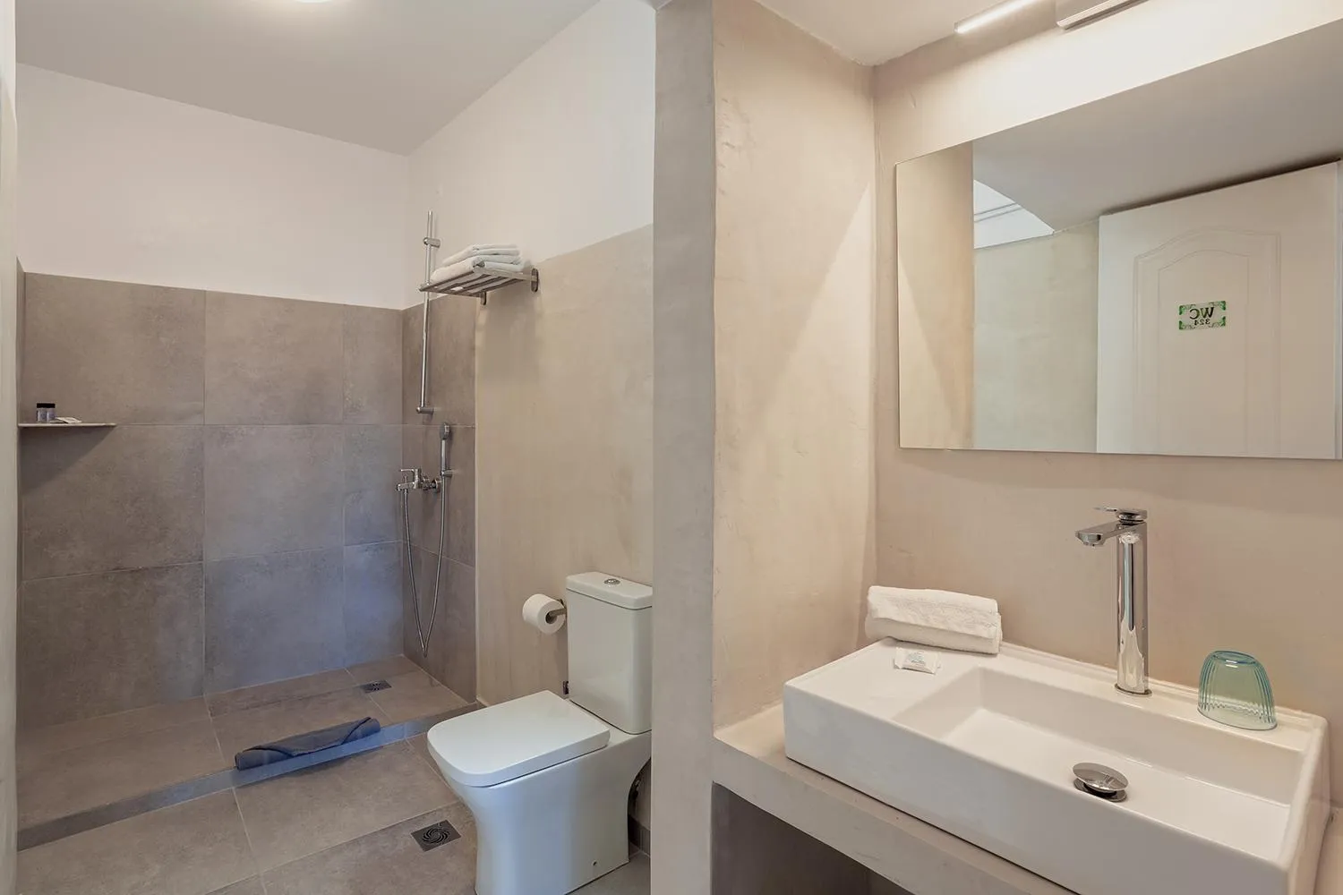 Bathroom in Phaedra Hotel