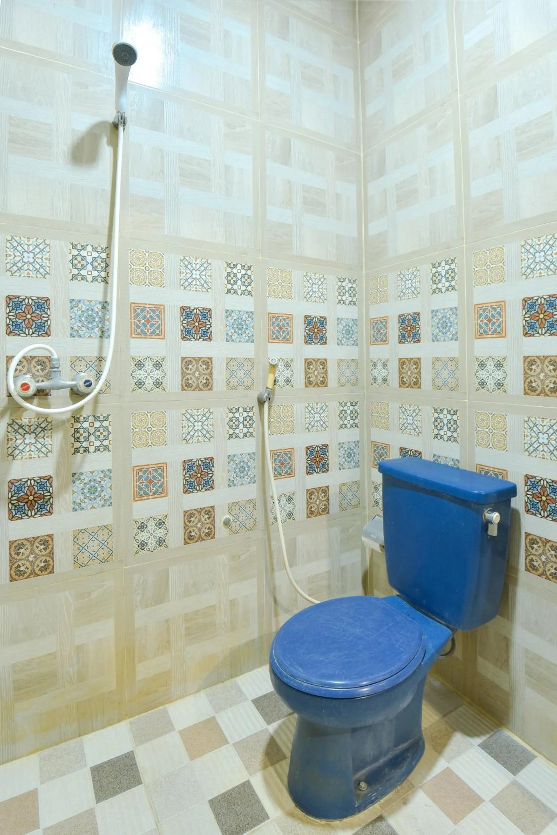 Shower in Sekar Ayu Hotel Malioboro Mitra RedDoorz