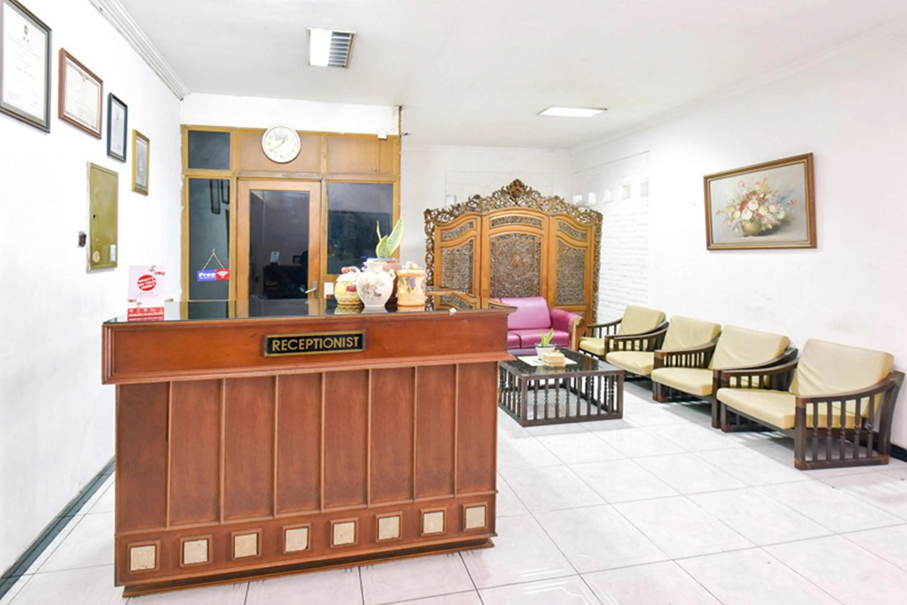 Living room in Sekar Ayu Hotel Malioboro Mitra RedDoorz