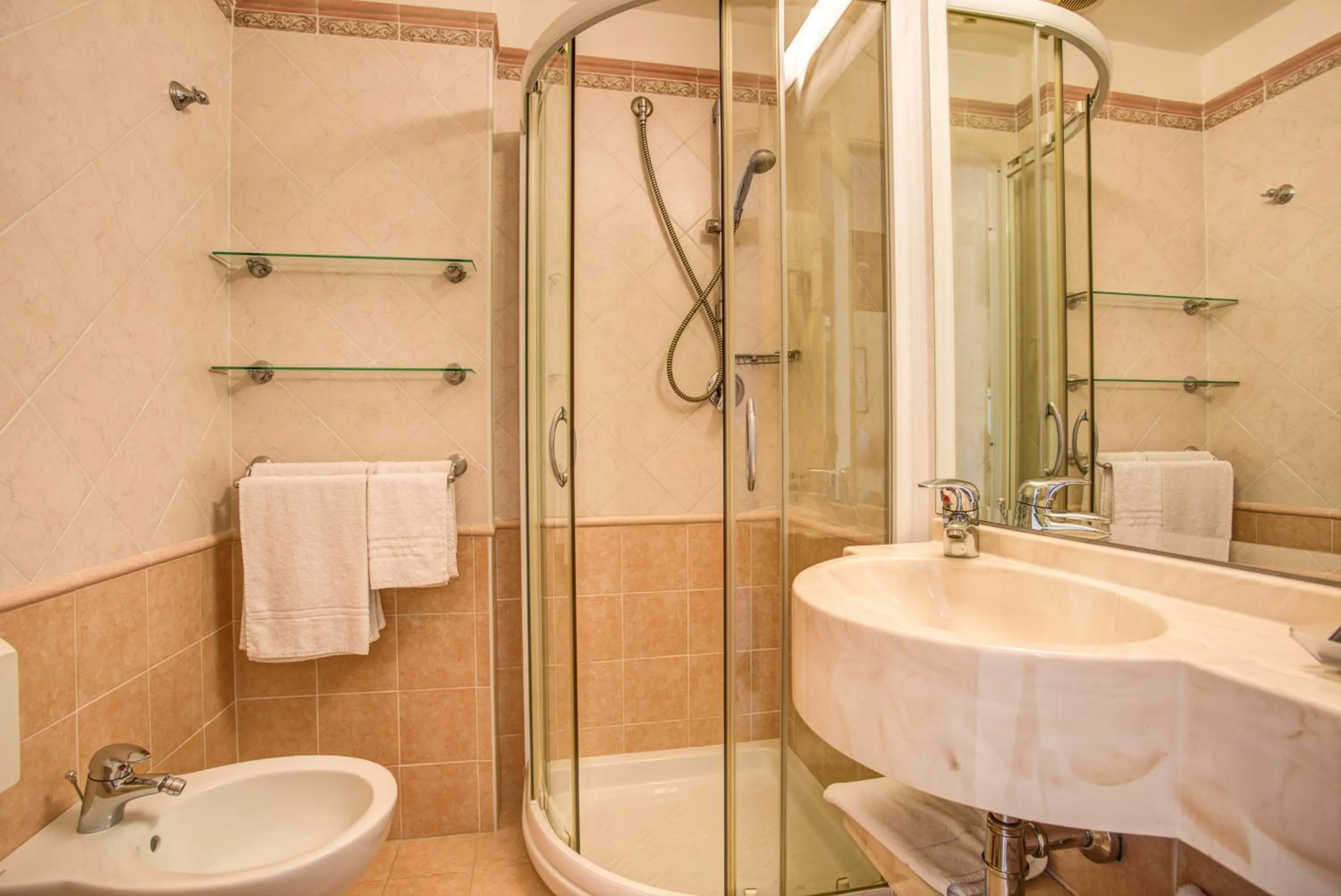 Shower in Hotel Caesar Paladium