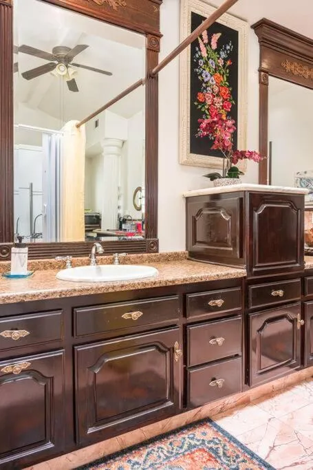 Entire Second Flr - Santa Monica Luxury Roman Villa