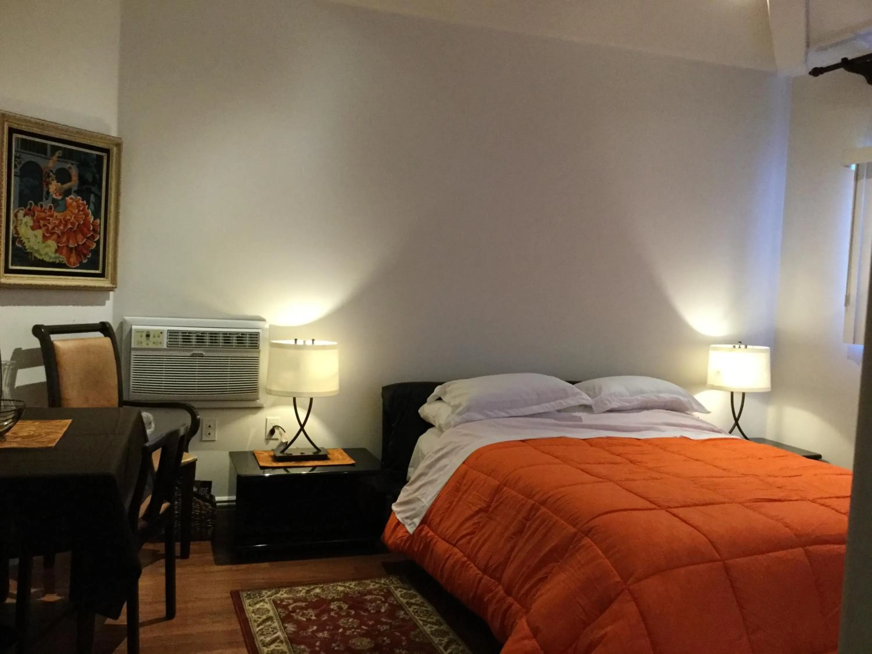 Bedroom, Bed in Entire Second Flr - Santa Monica Luxury Roman Villa