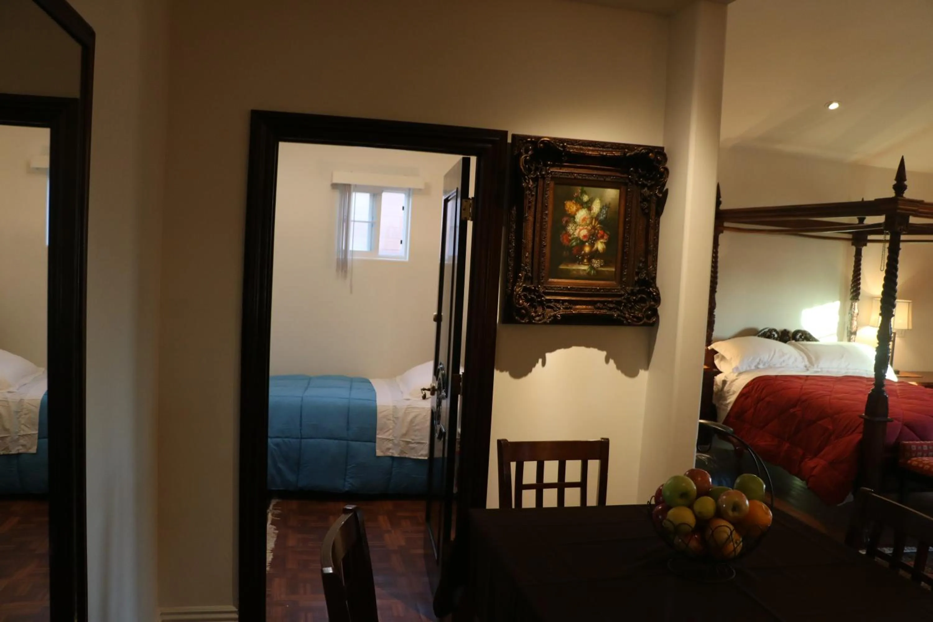 Bed in Entire Second Flr - Santa Monica Luxury Roman Villa