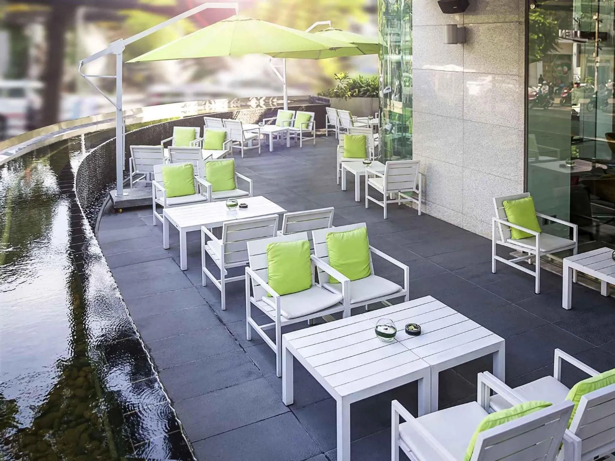 Lounge or bar in Novotel Saigon Centre