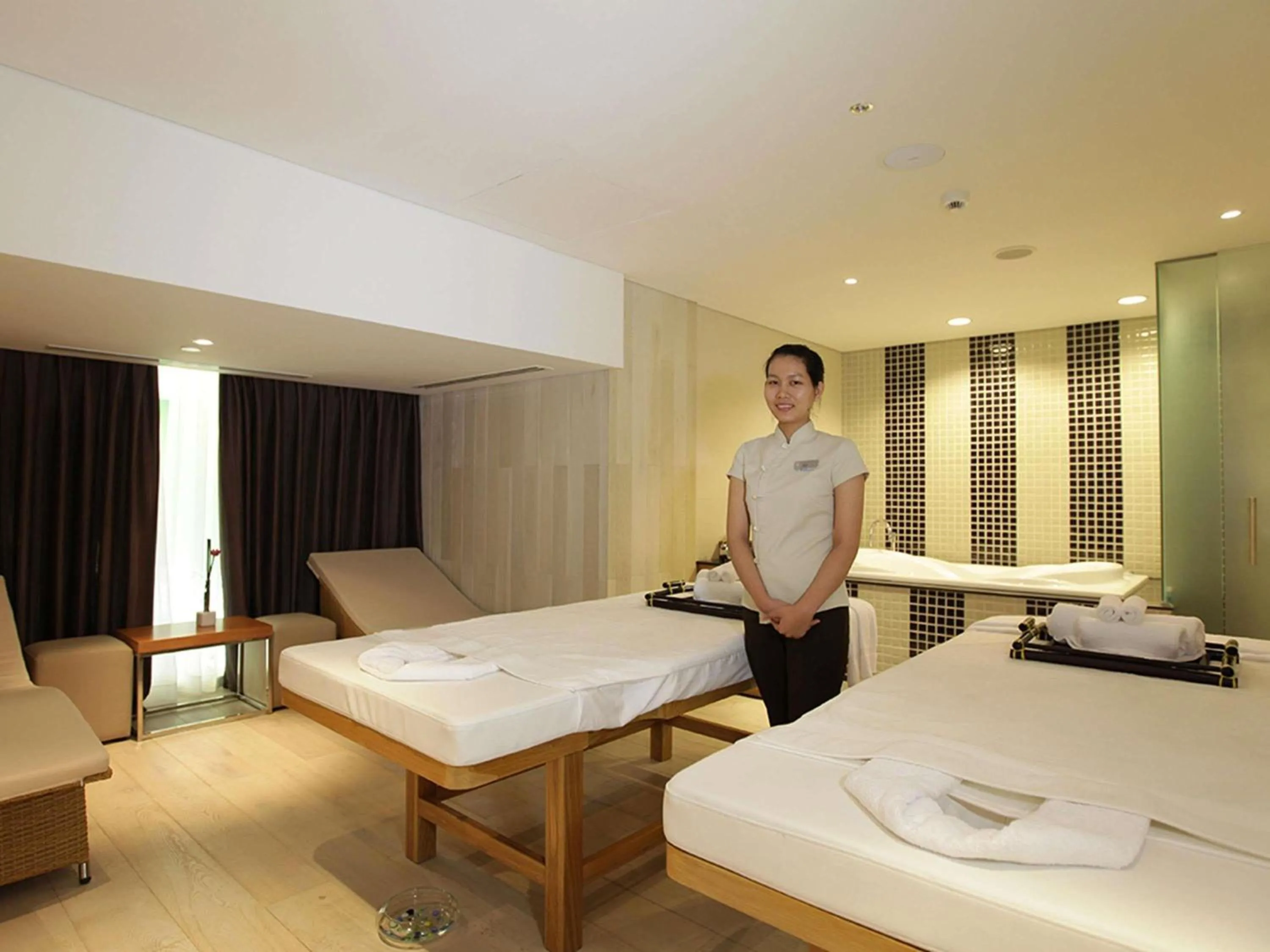 Spa and wellness centre/facilities, Bed in Novotel Saigon Centre