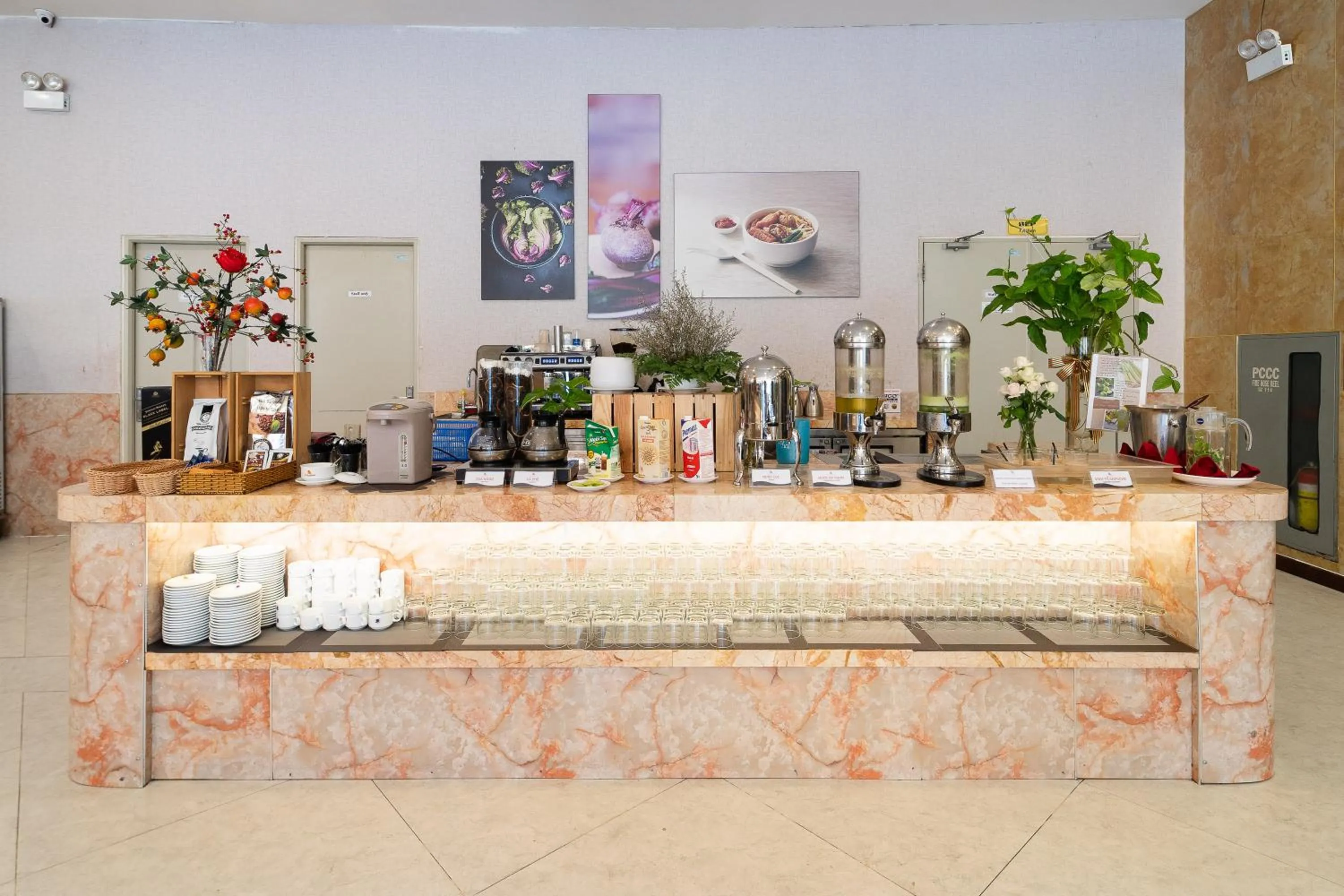 Food and drinks in DIC Star Landmark