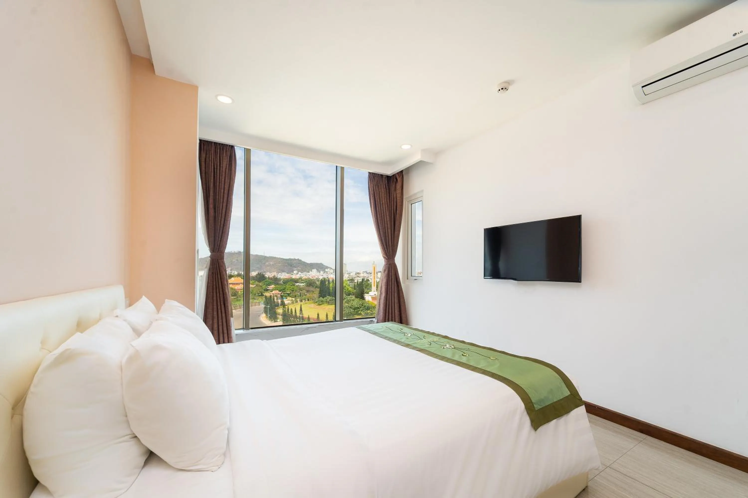 Bed in DIC Star Landmark