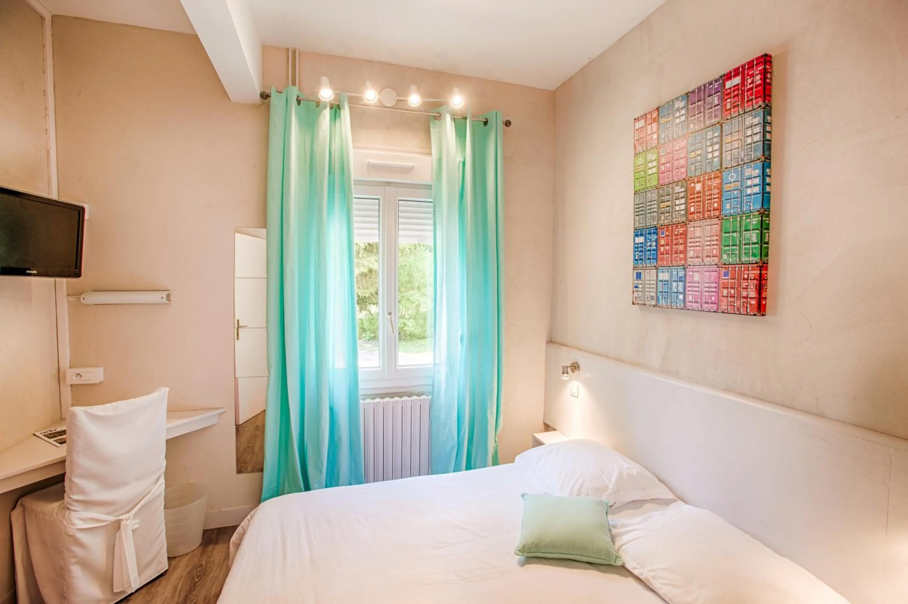 Bedroom, Bed in Logis Hôtel Restaurant L'Ile de Sées