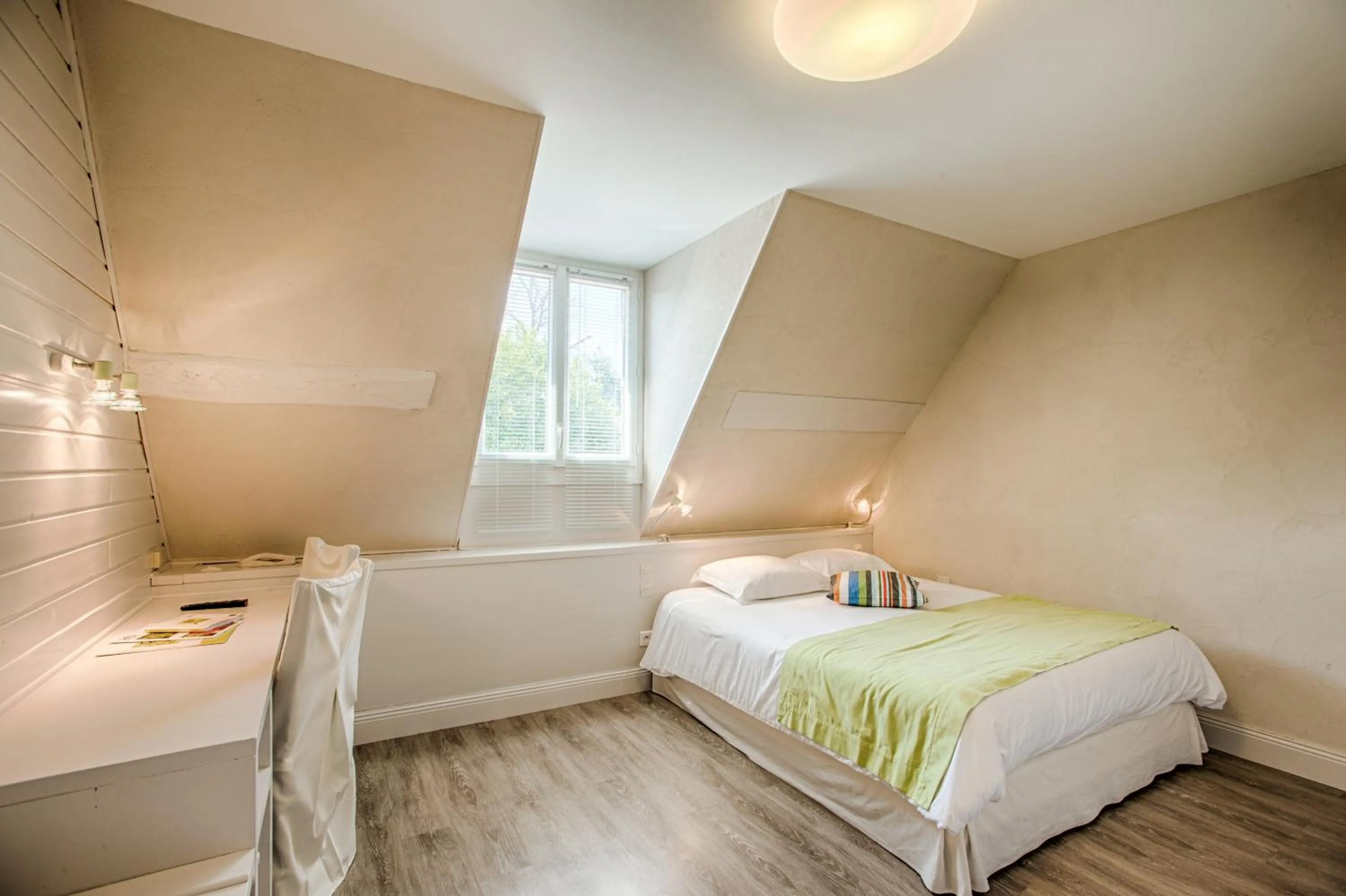 Bedroom, Bed in Logis Hôtel Restaurant L'Ile de Sées