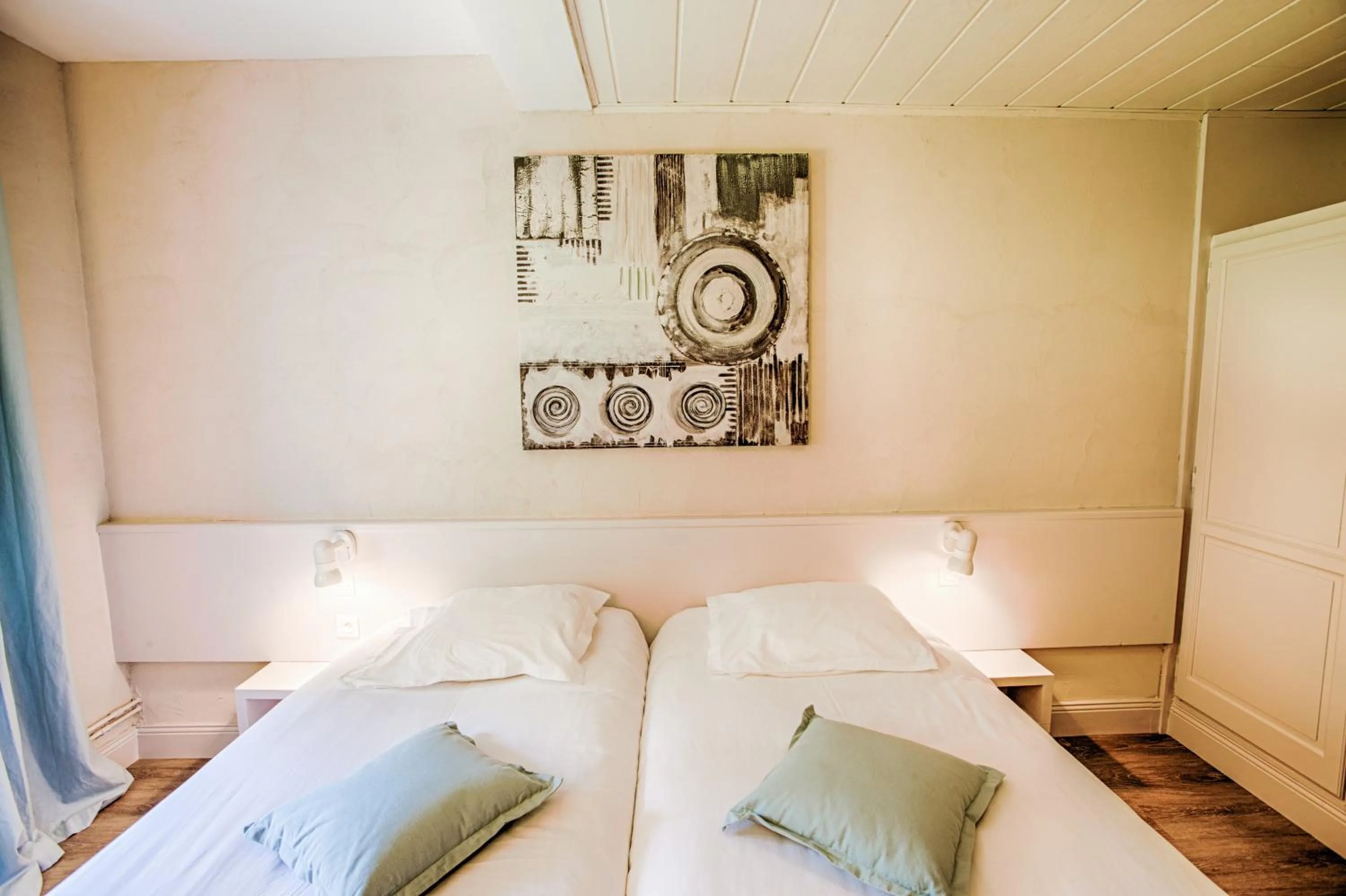 Bedroom, Bed in Logis Hôtel Restaurant L'Ile de Sées