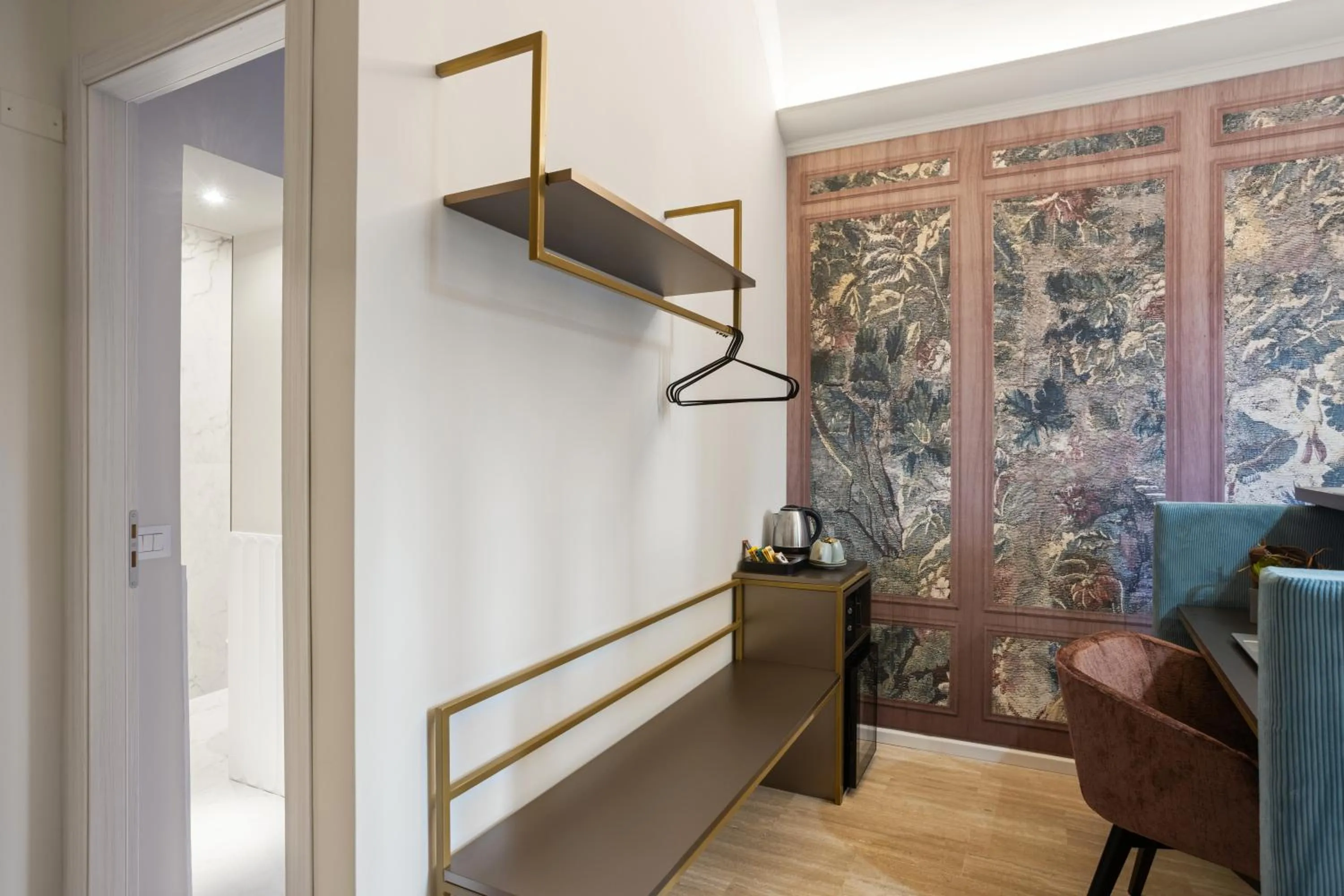 Coffee/tea facilities in Gh Trevi Fountain