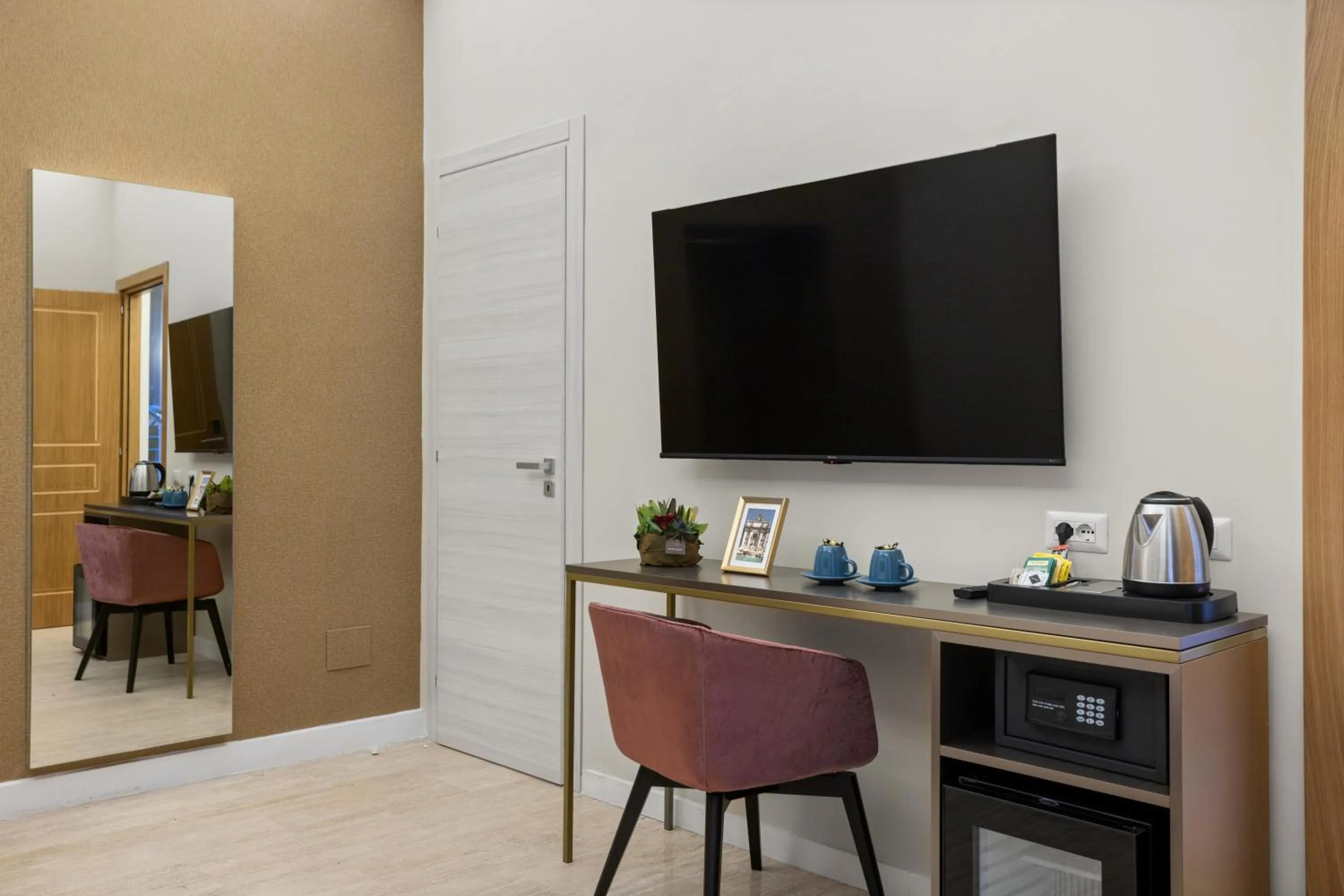 TV and multimedia in Gh Trevi Fountain