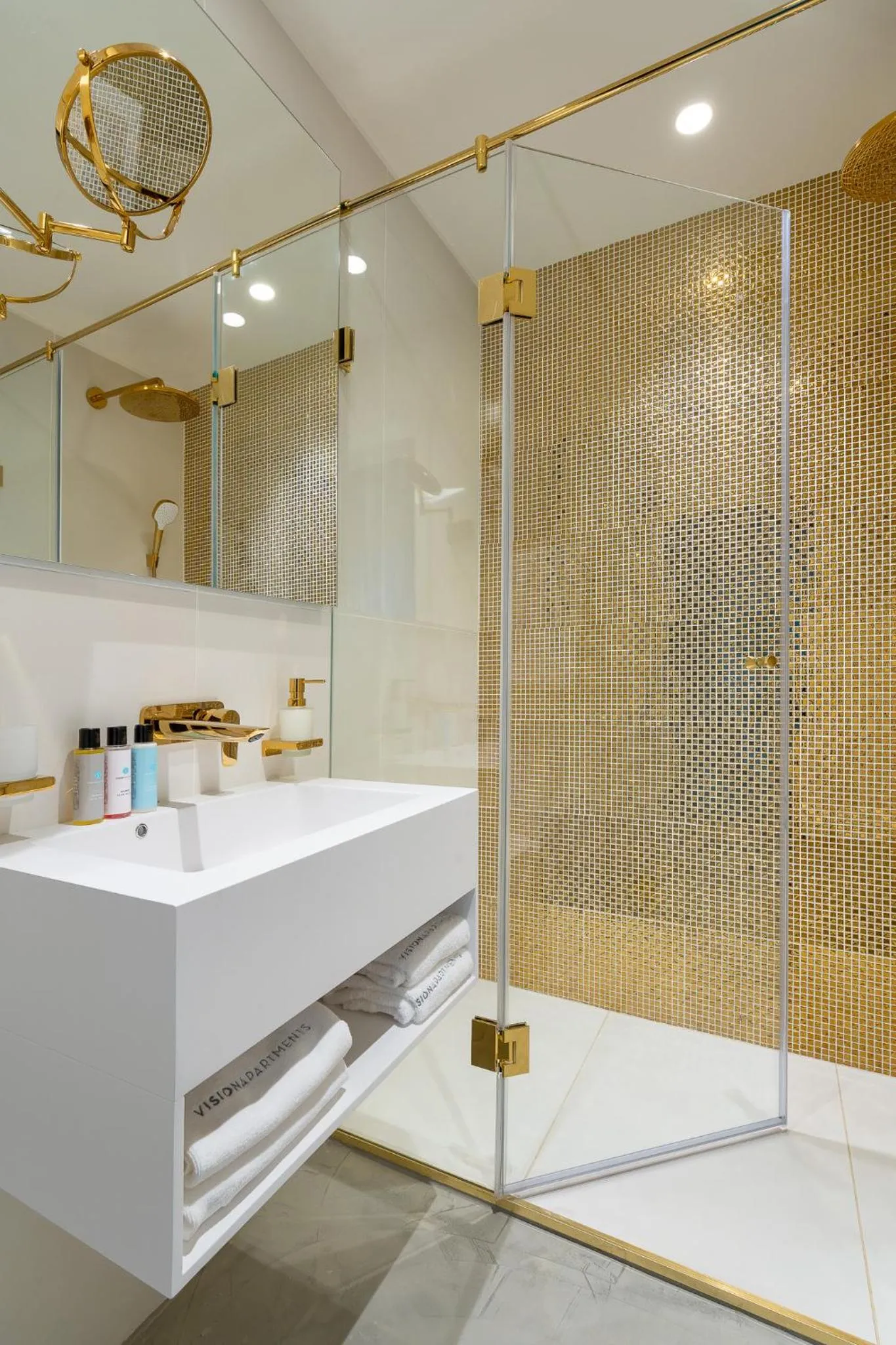 Shower in VISIONAPARTMENTS Bucharest Calea Victoriei