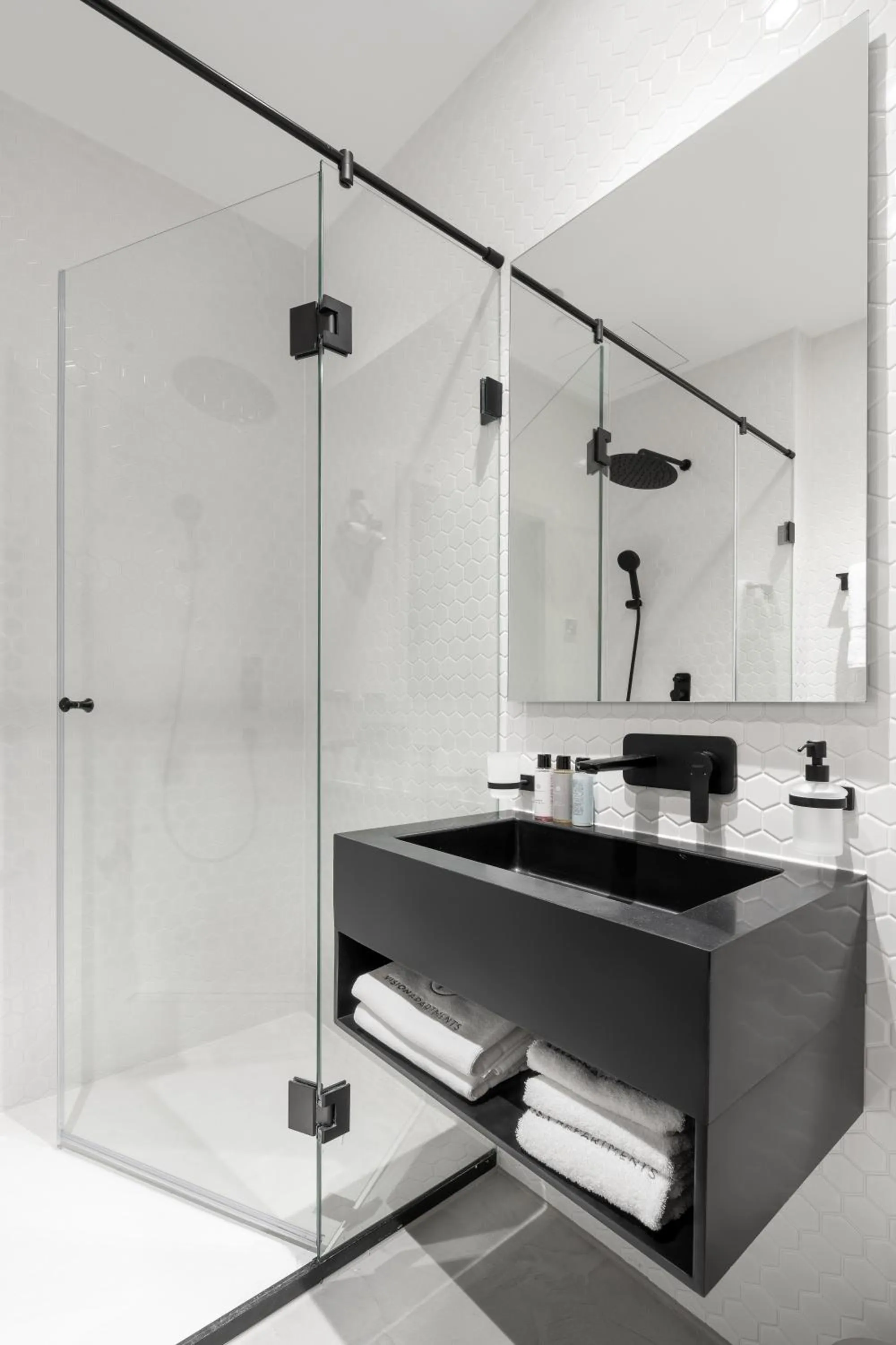 Shower in VISIONAPARTMENTS Bucharest Calea Victoriei