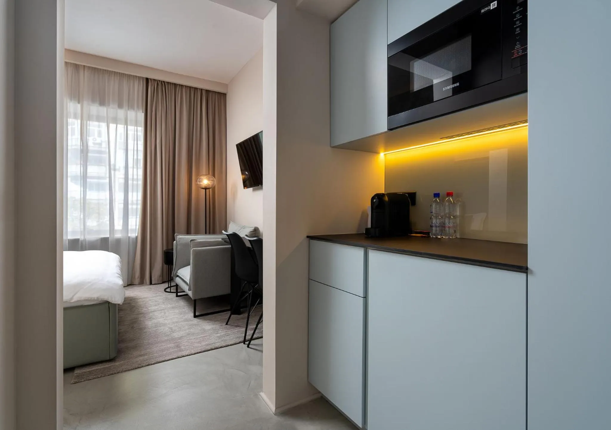 Kitchen or kitchenette, Bed in VISIONAPARTMENTS Bucharest Calea Victoriei