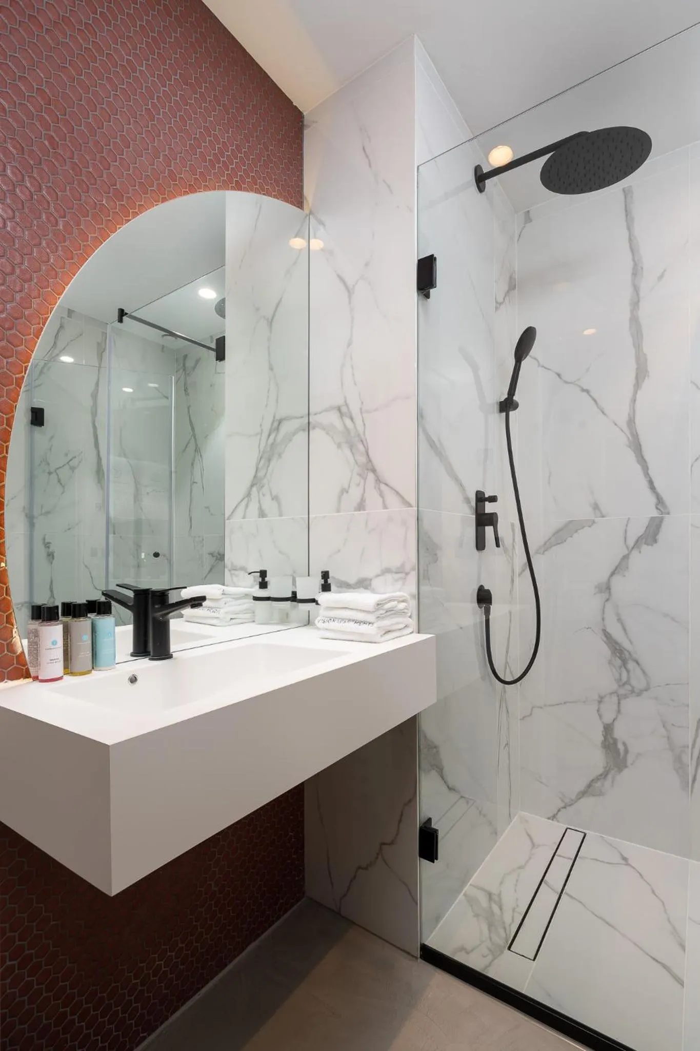 Shower in VISIONAPARTMENTS Bucharest Calea Victoriei