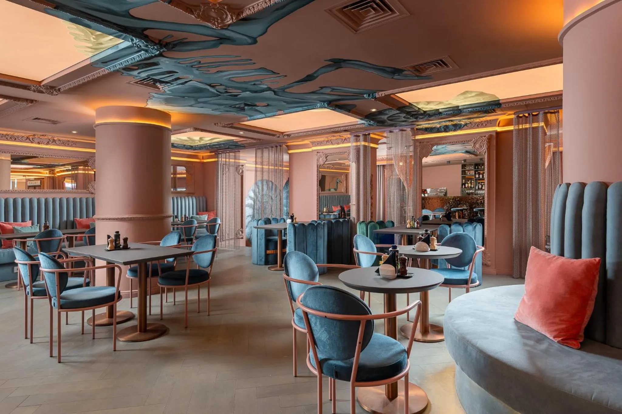 Restaurant/places to eat in VISIONAPARTMENTS Bucharest - contactless check-in