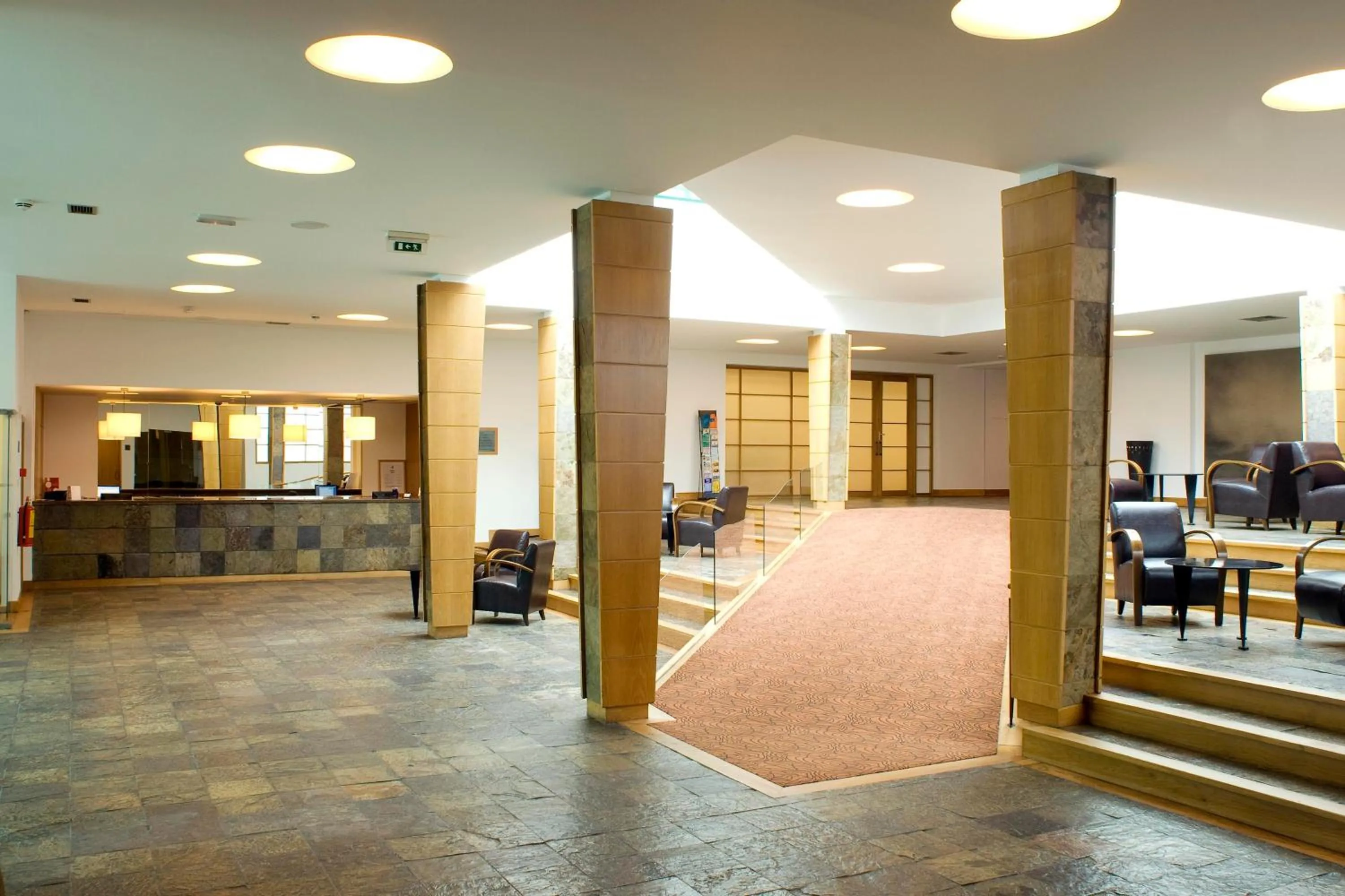 Lobby or reception in Leziria Parque Hotel