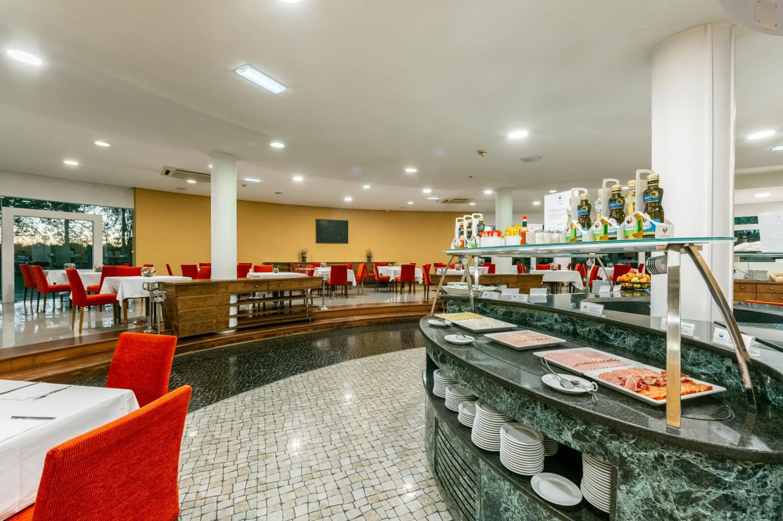 Restaurant/places to eat in Leziria Parque Hotel