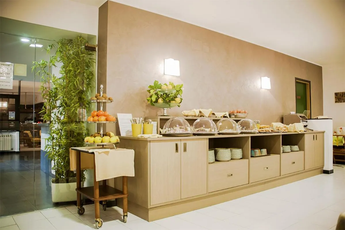 Restaurant/places to eat in Hotel Palme