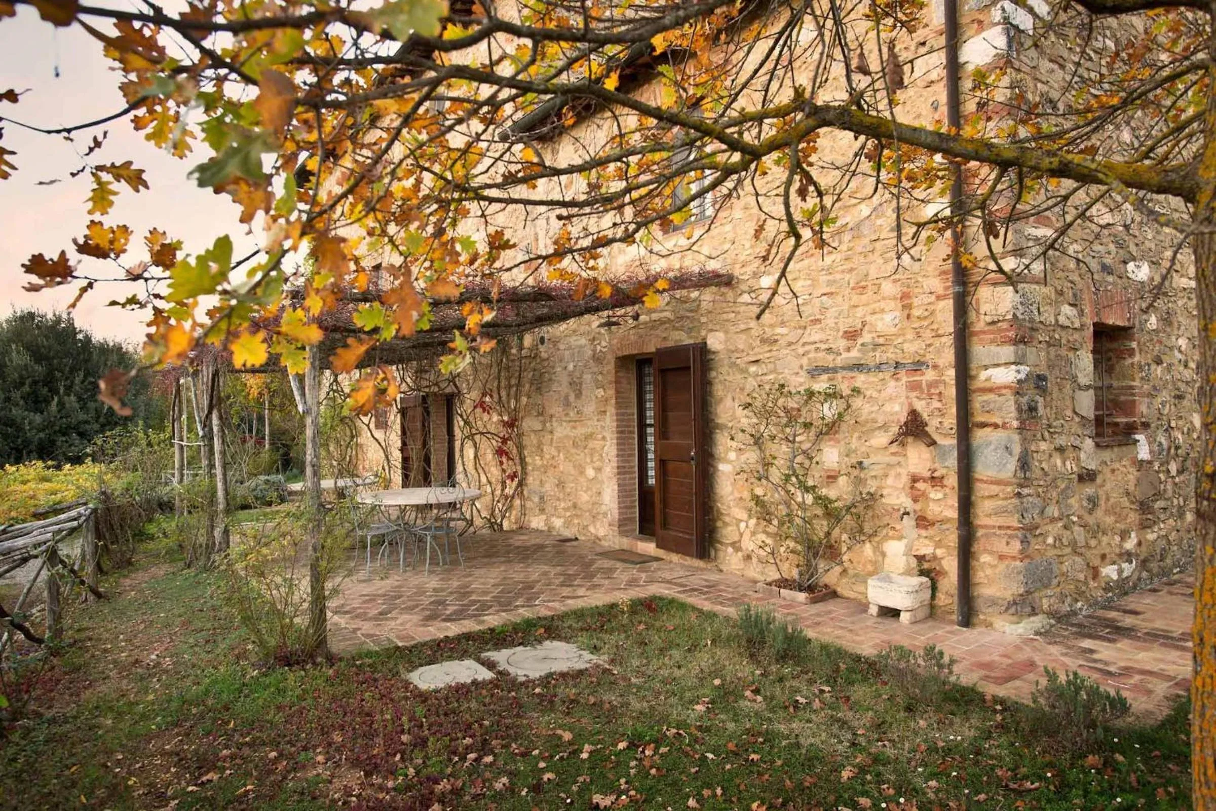 Property building in Le Mascie