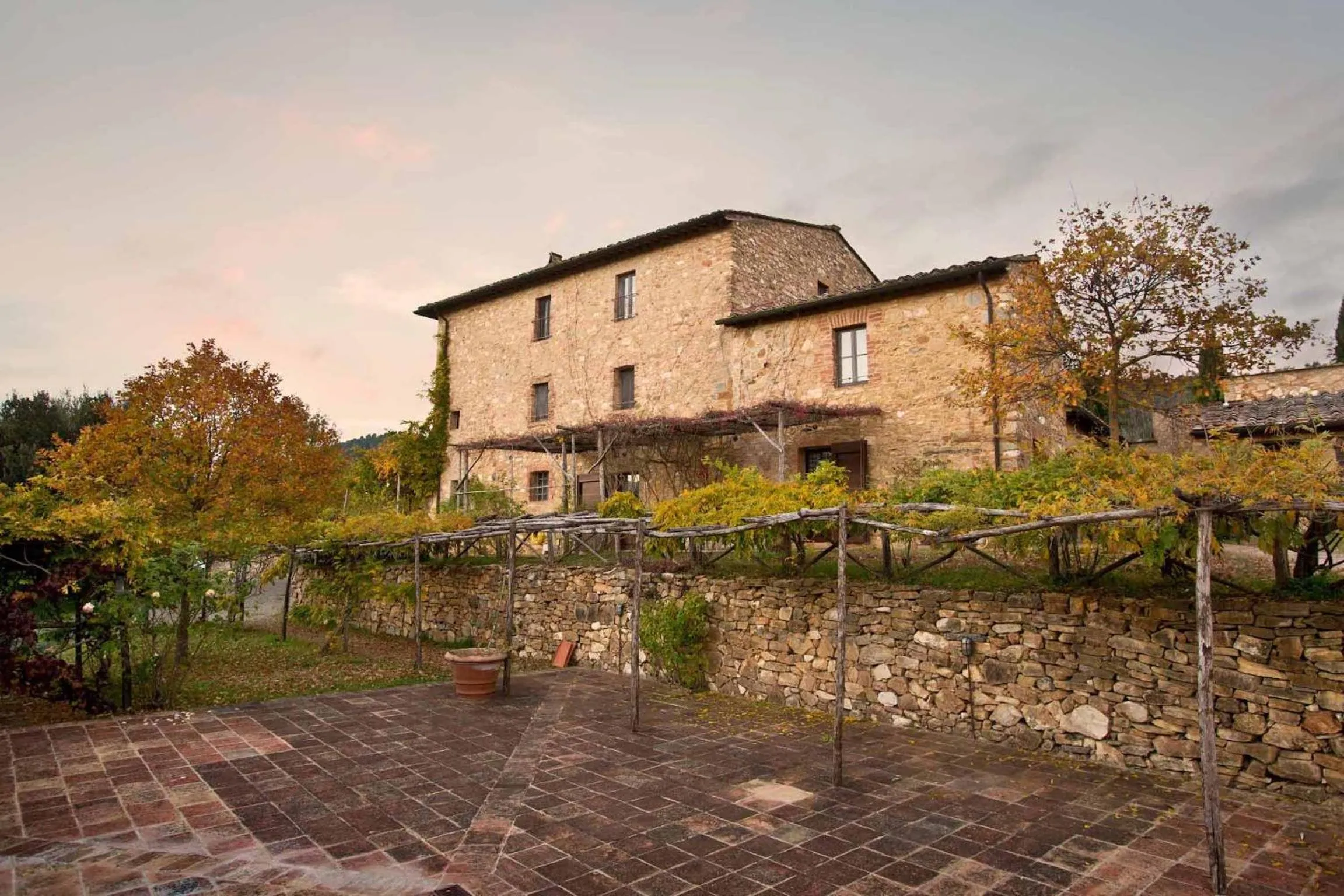 Property building in Le Mascie