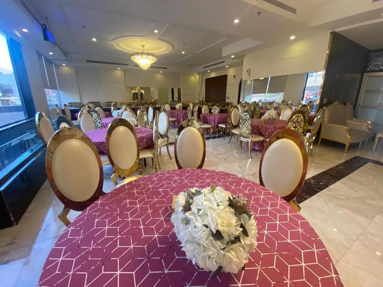 Restaurant/places to eat in Areen Hotel فندق ارين