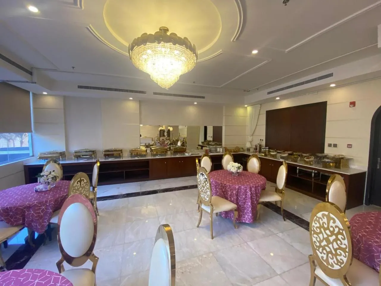 Restaurant/places to eat in Areen Hotel فندق ارين