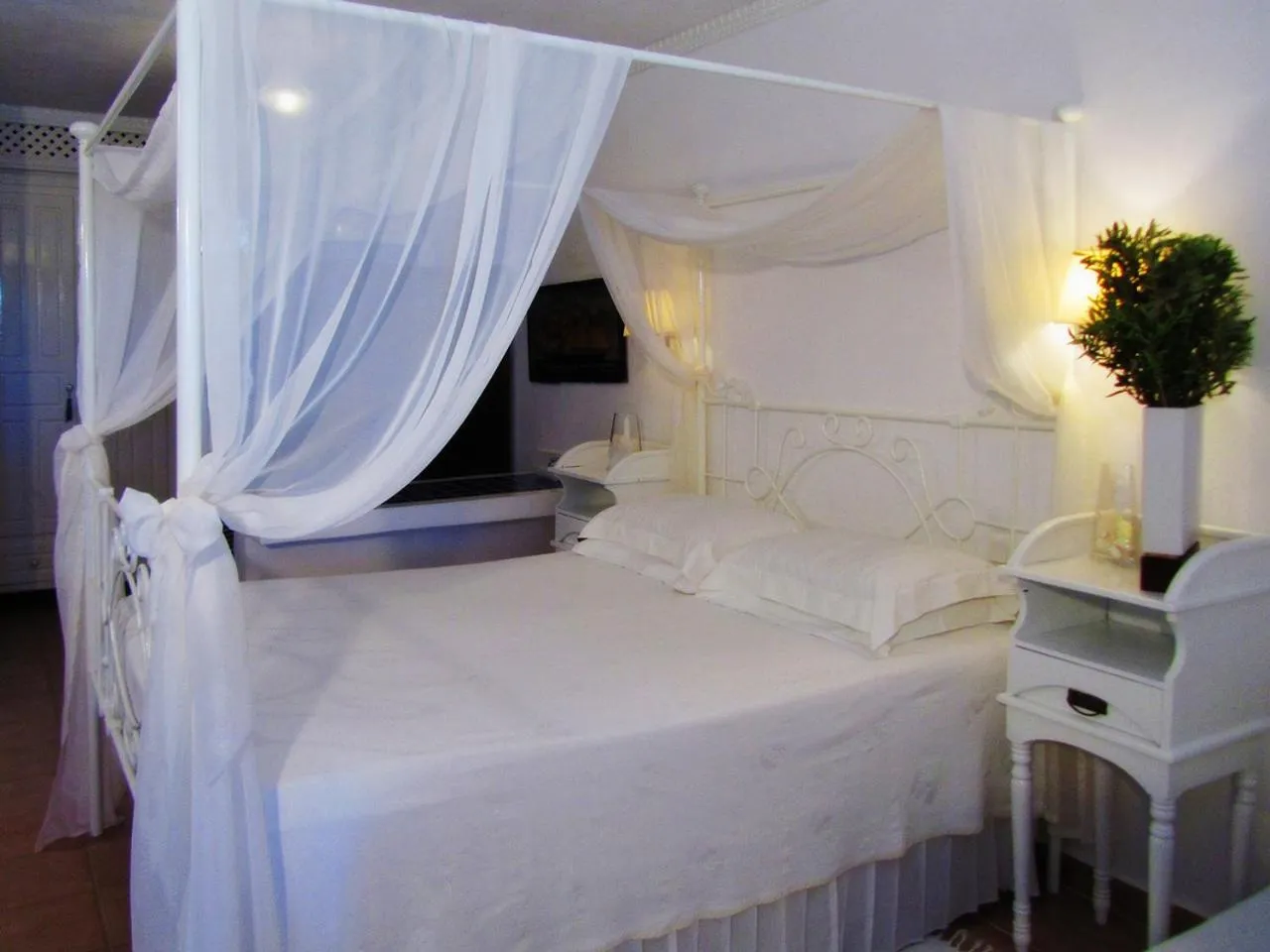 Bed in Porto Scoutari Romantic Hotel