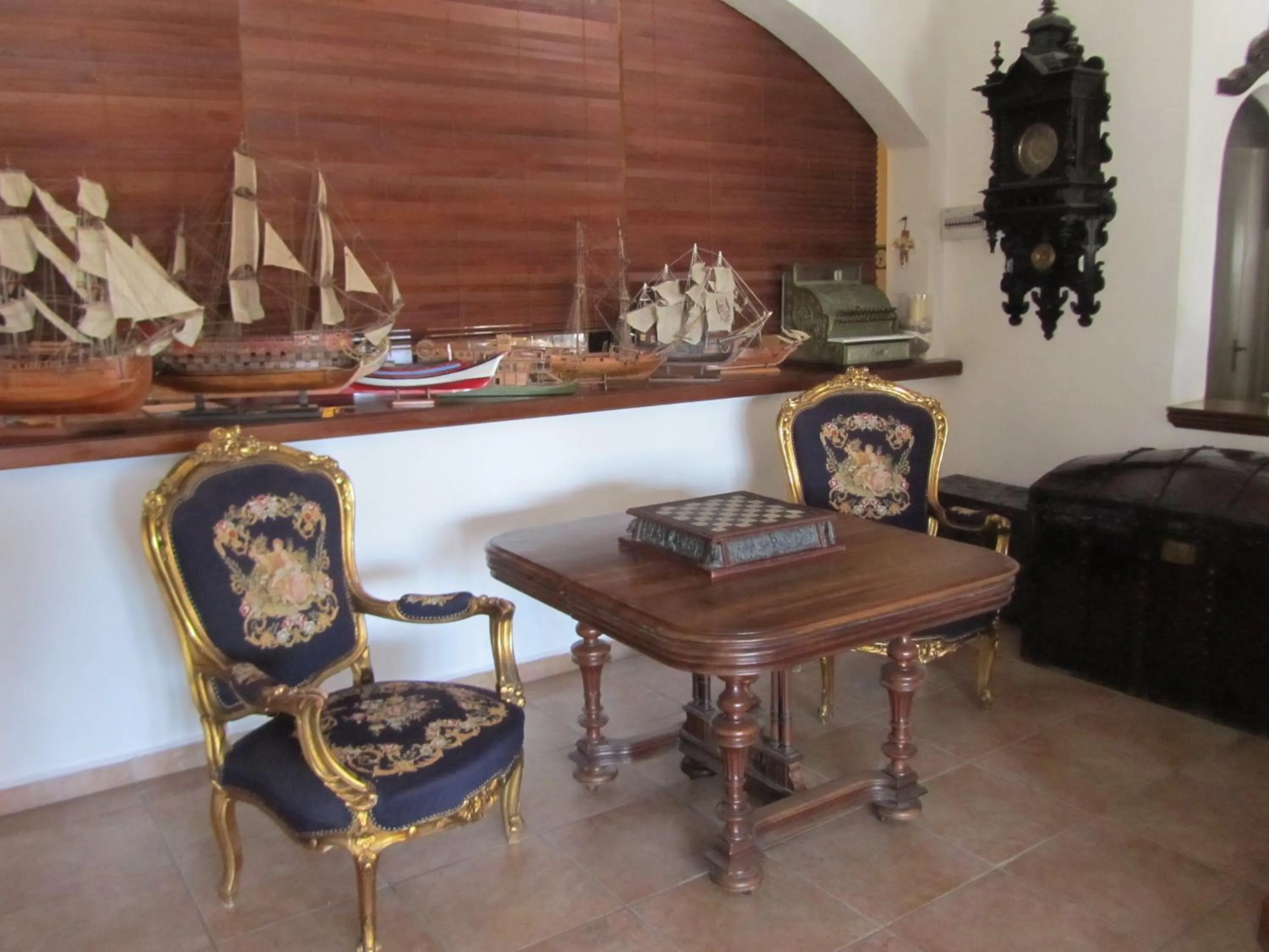 Seating area in Porto Scoutari Romantic Hotel